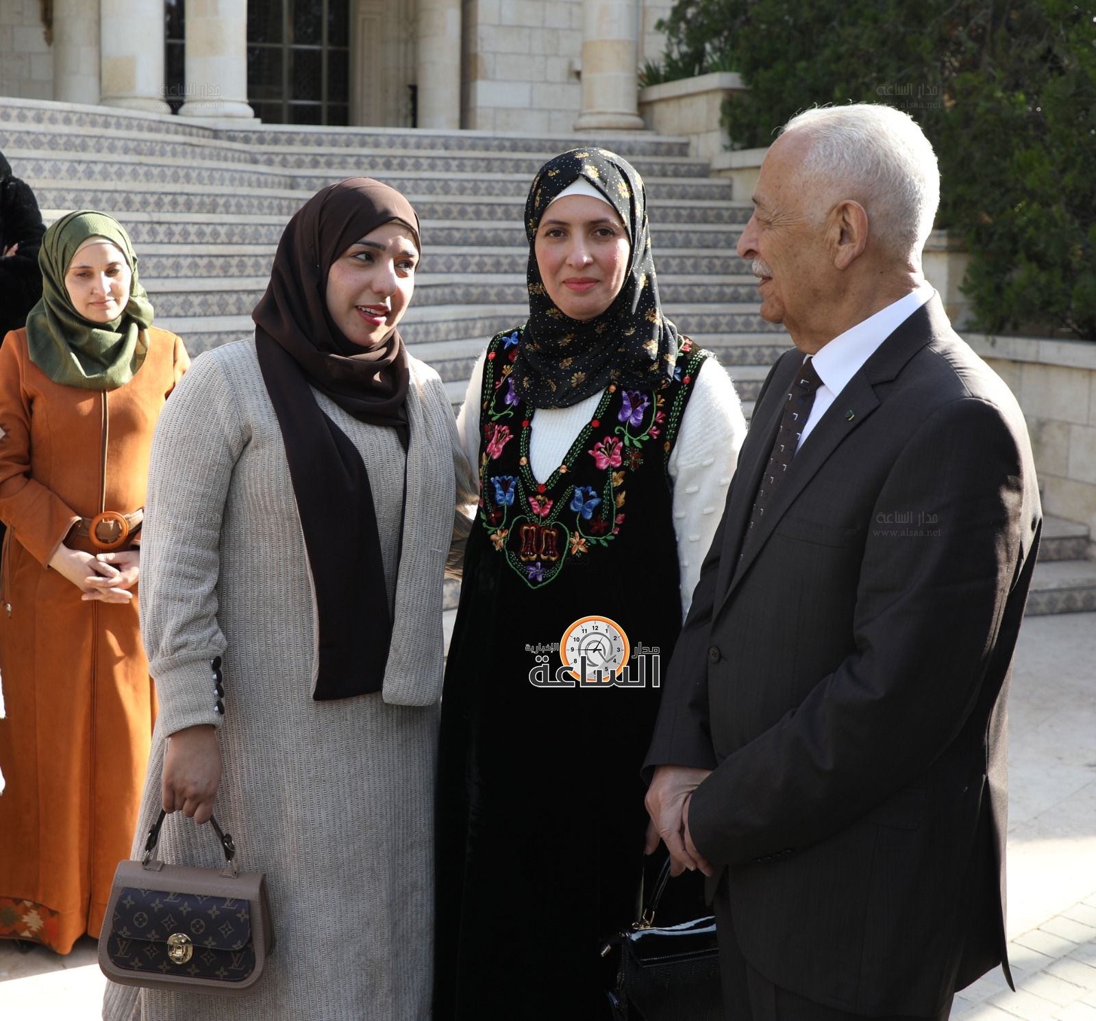 Madar Al-Saa Images 0.7047485570608756