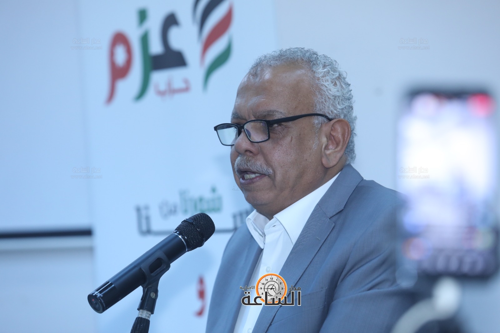 Madar Al-Saa Images 0.8717365195472684