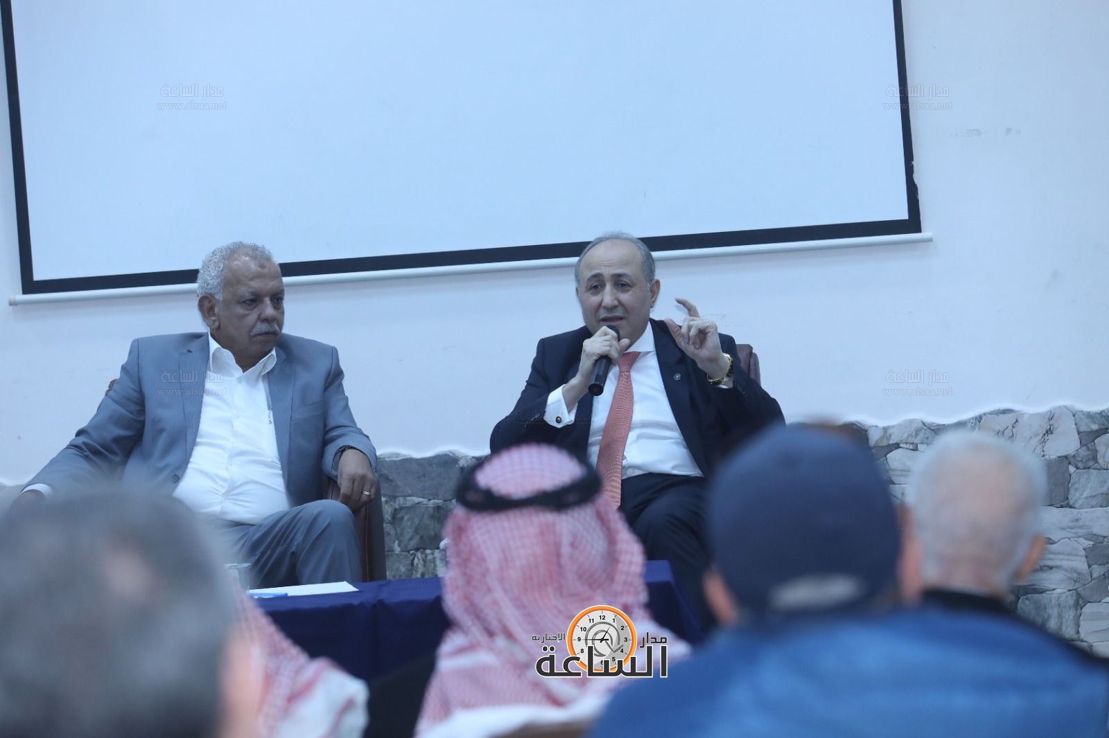 Madar Al-Saa Images 0.7748527528166984