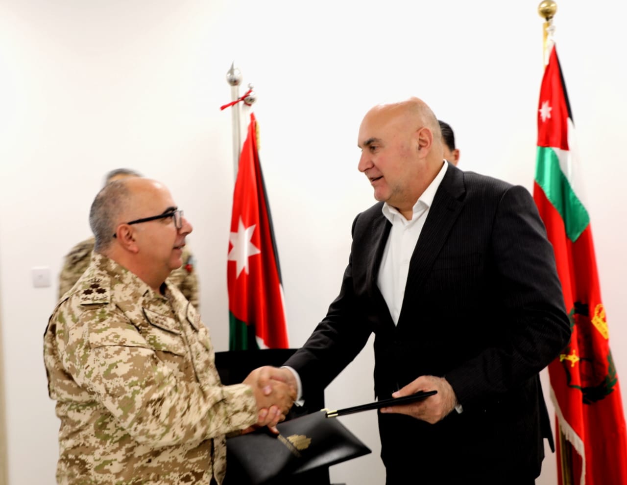 Madar Al-Saa Images 0.659291472775688