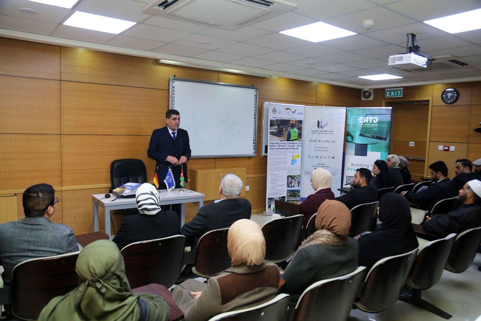 Madar Al-Saa Images 0.36054432057247743