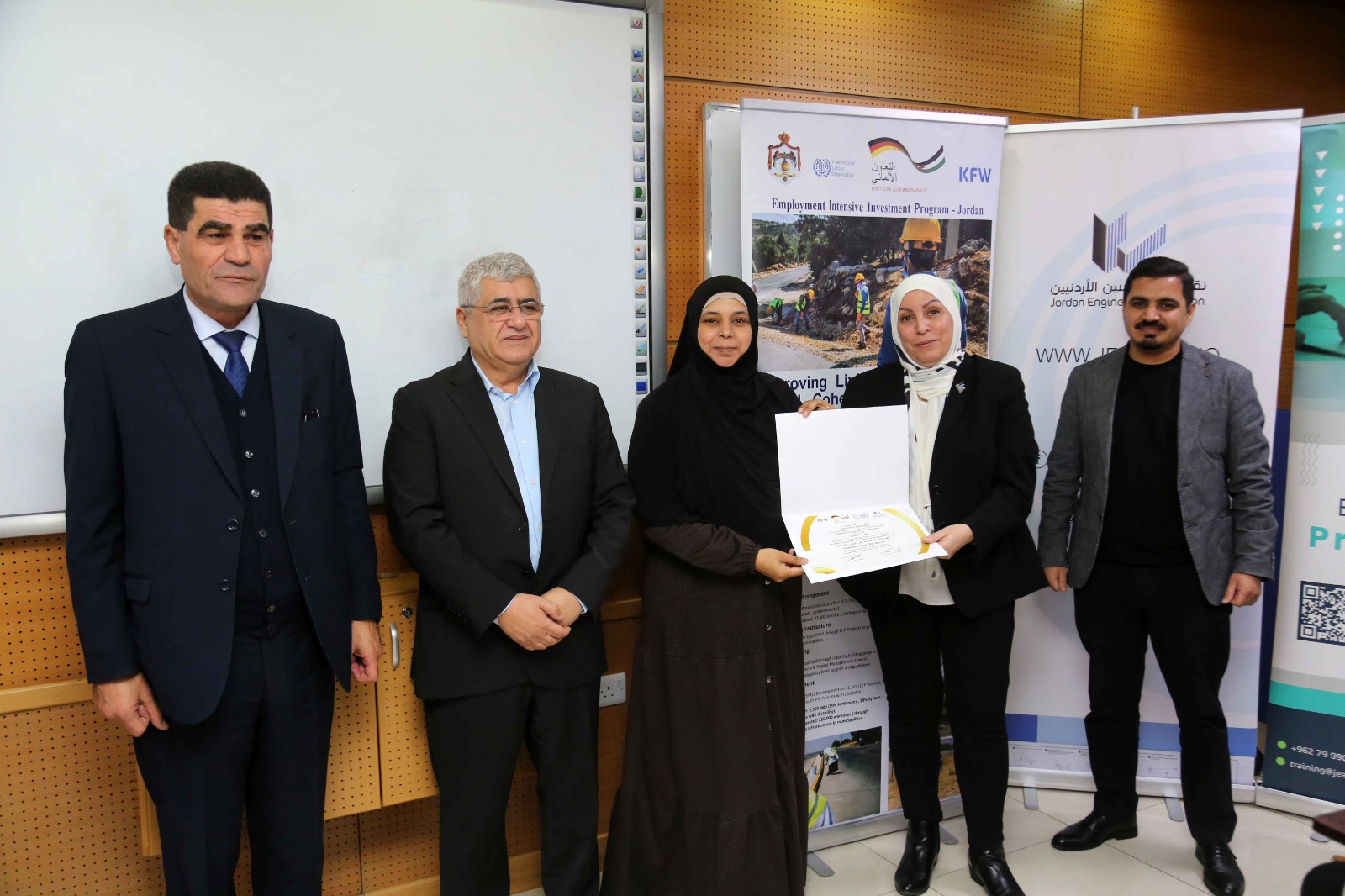 Madar Al-Saa Images 0.23183189524868997