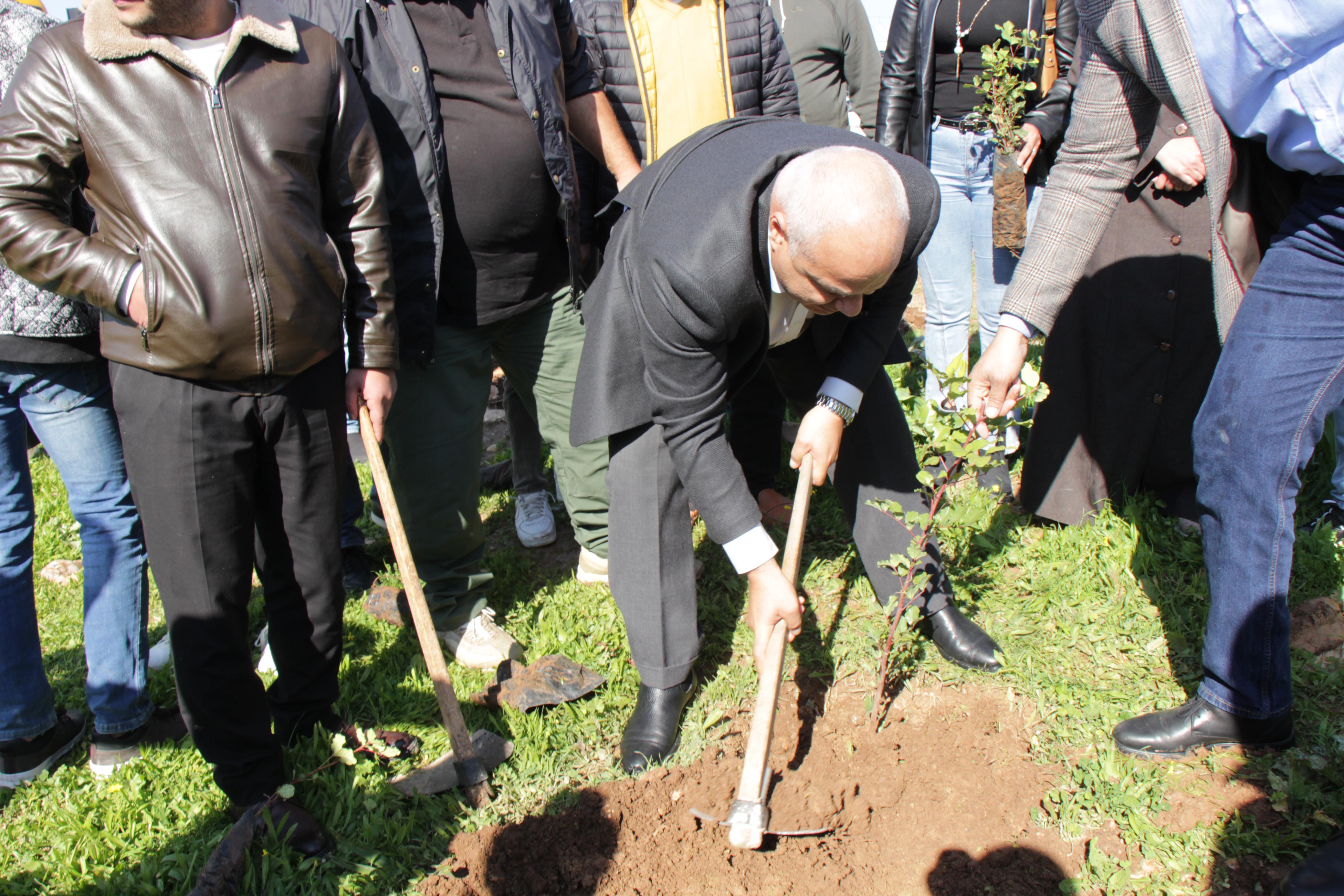 Madar Al-Saa Images 0.6919169933868985