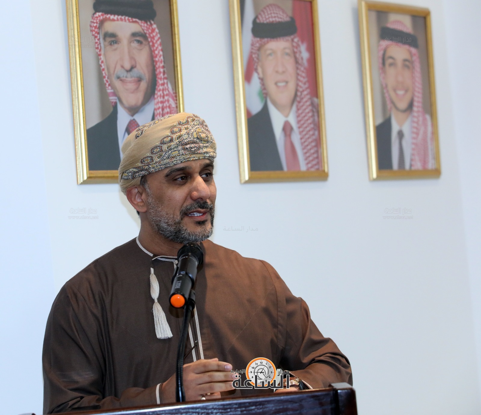 Madar Al-Saa Images 0.35569385414509