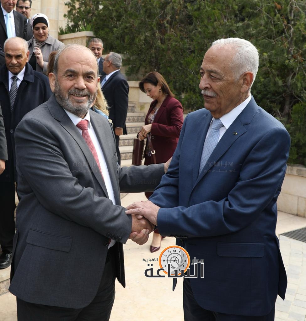 Madar Al-Saa Images 0.4780130462080807