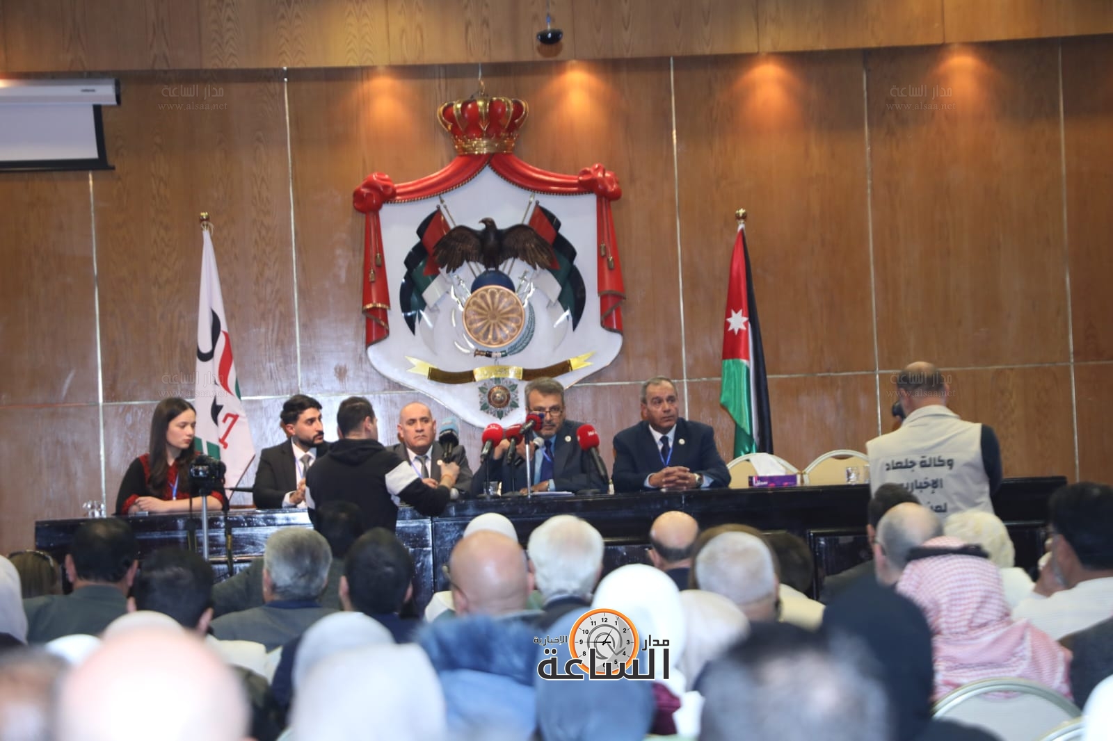 Madar Al-Saa Images 0.9277432802500281