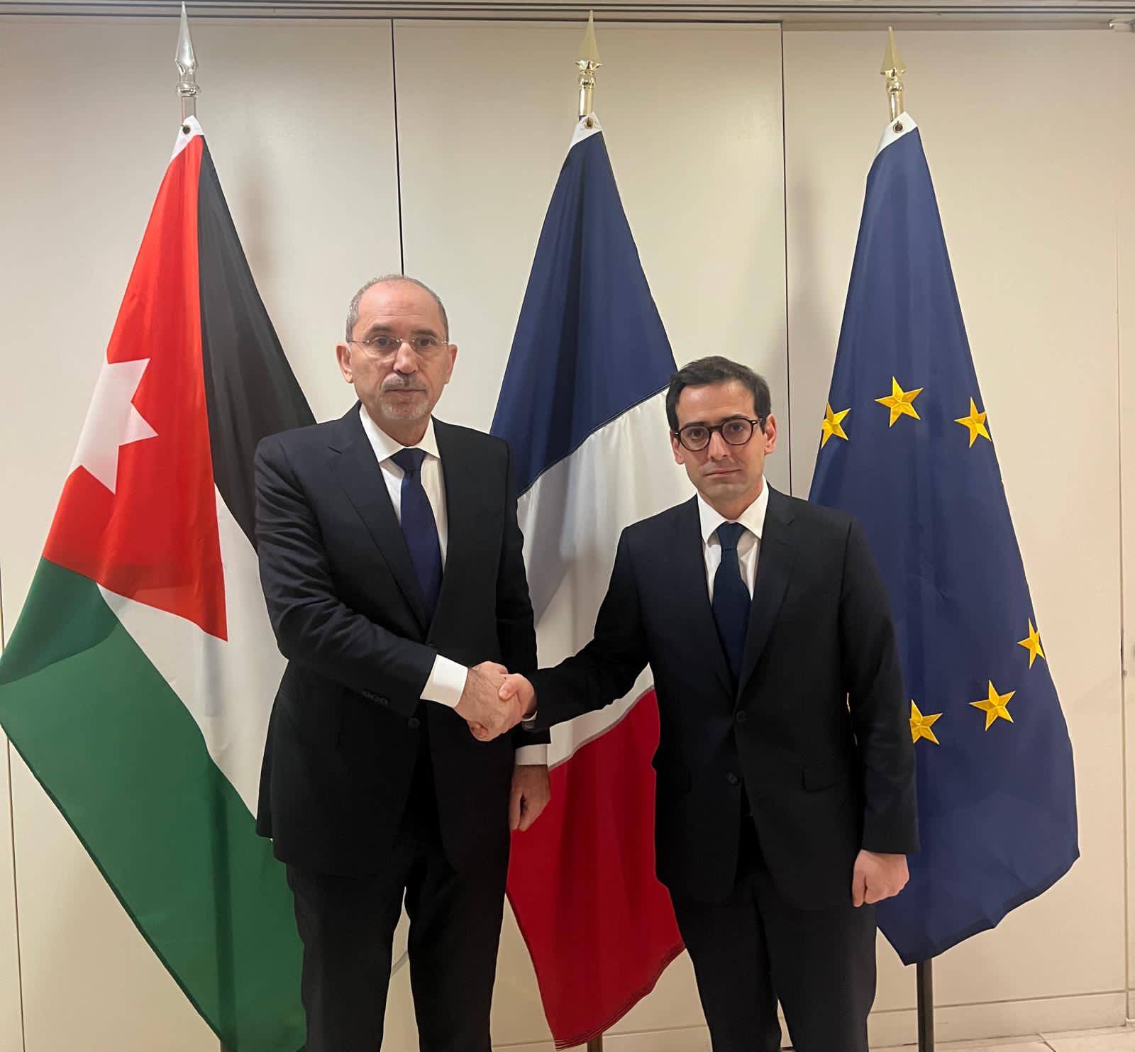 Madar Al-Saa Images 0.1256796117997636