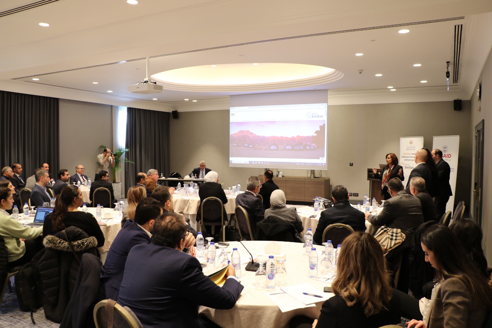 Madar Al-Saa Images 0.4083569772609301