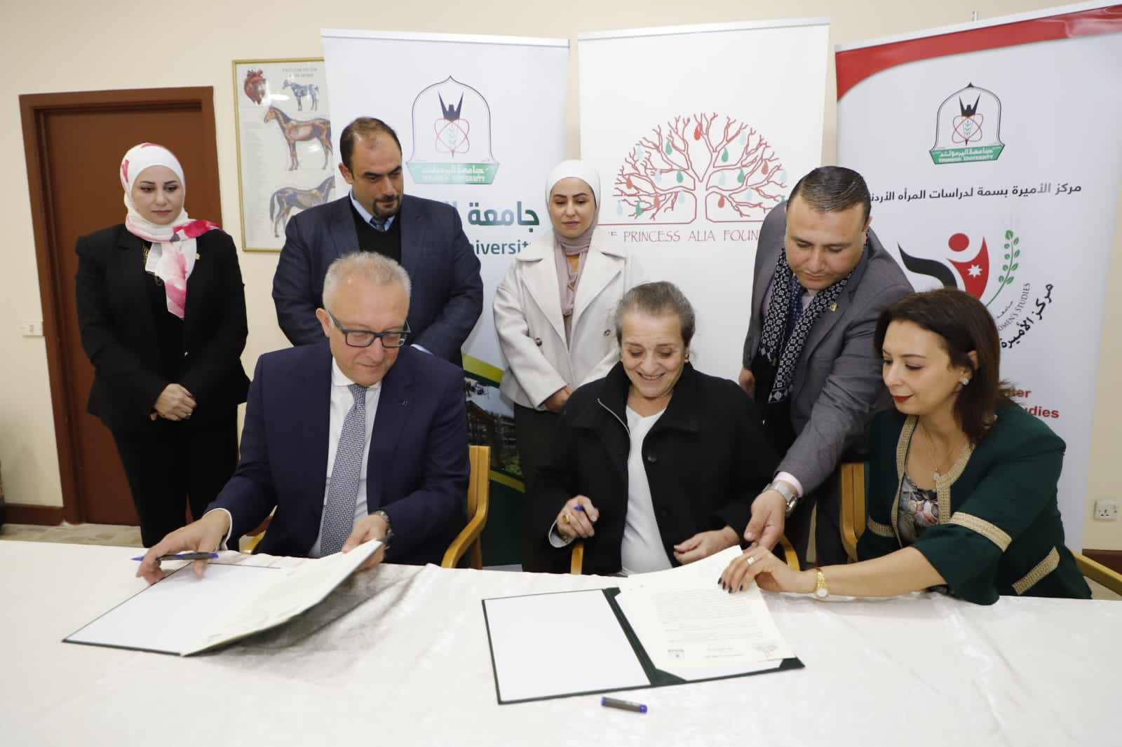 Madar Al-Saa Images 0.3102622966393802