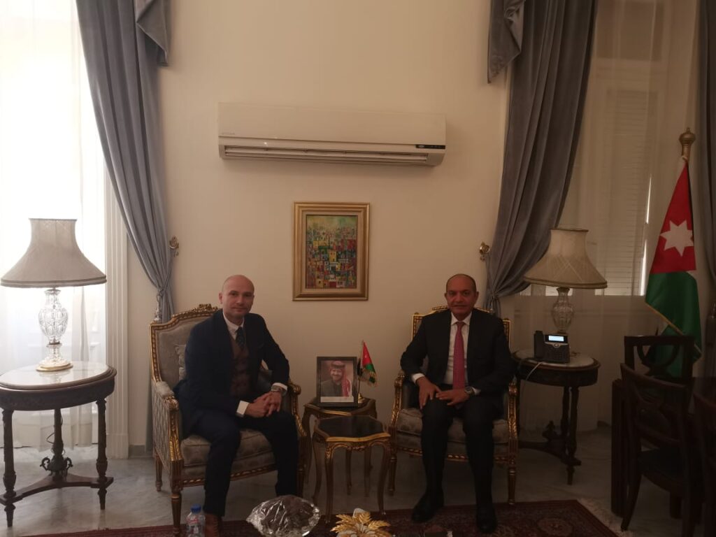 Madar Al-Saa Images 0.5546375563893271