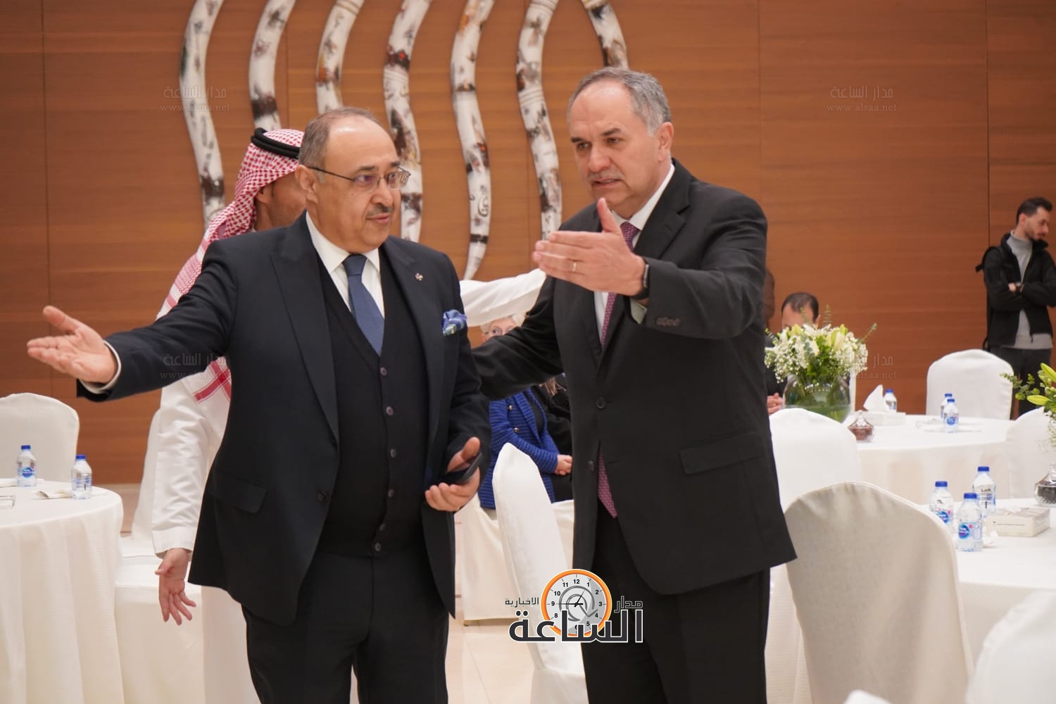 Madar Al-Saa Images 0.4647942656392037