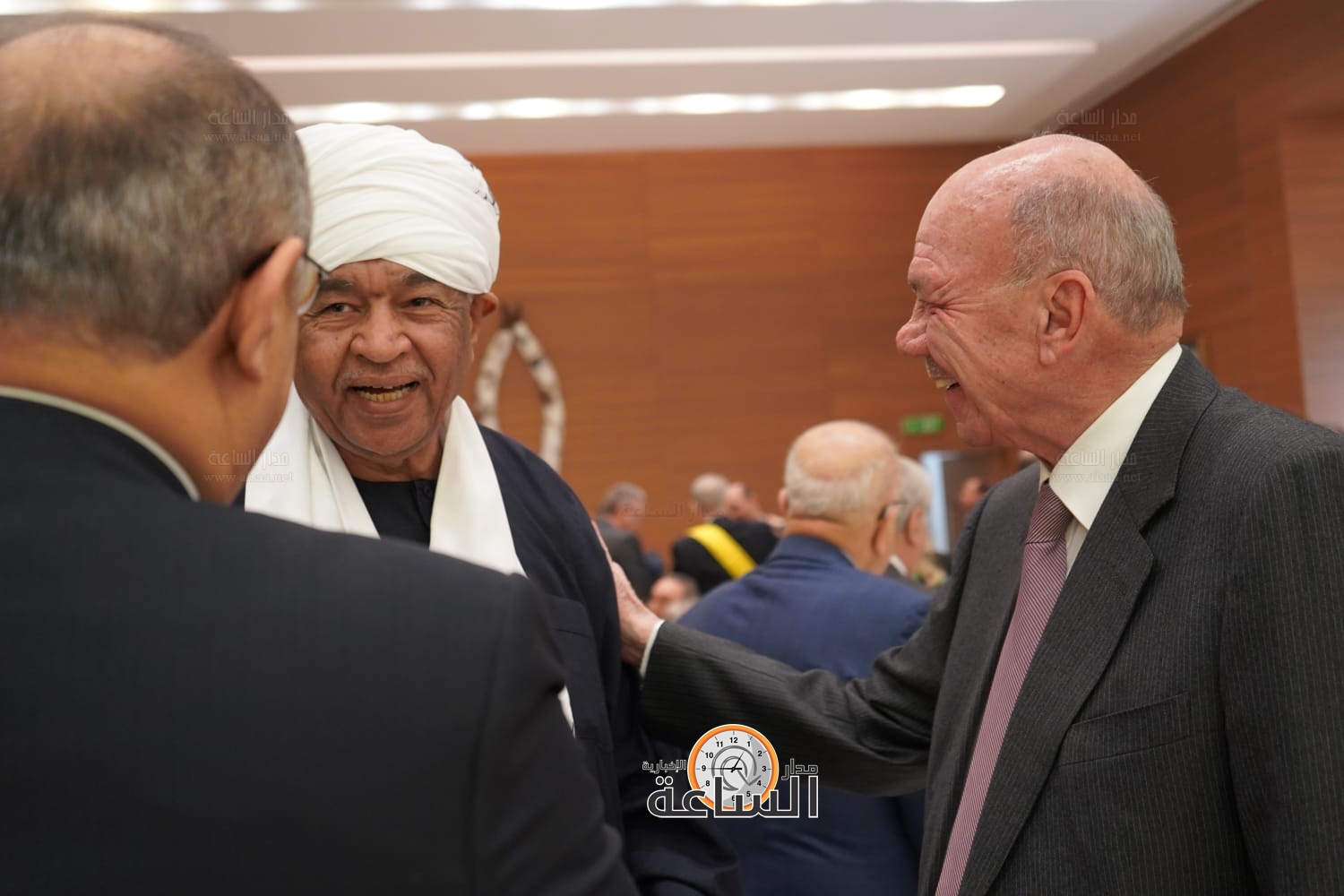 Madar Al-Saa Images 0.8322893393536424