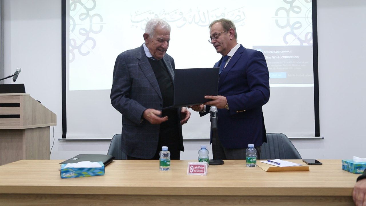 Madar Al-Saa Images 0.693347283624854