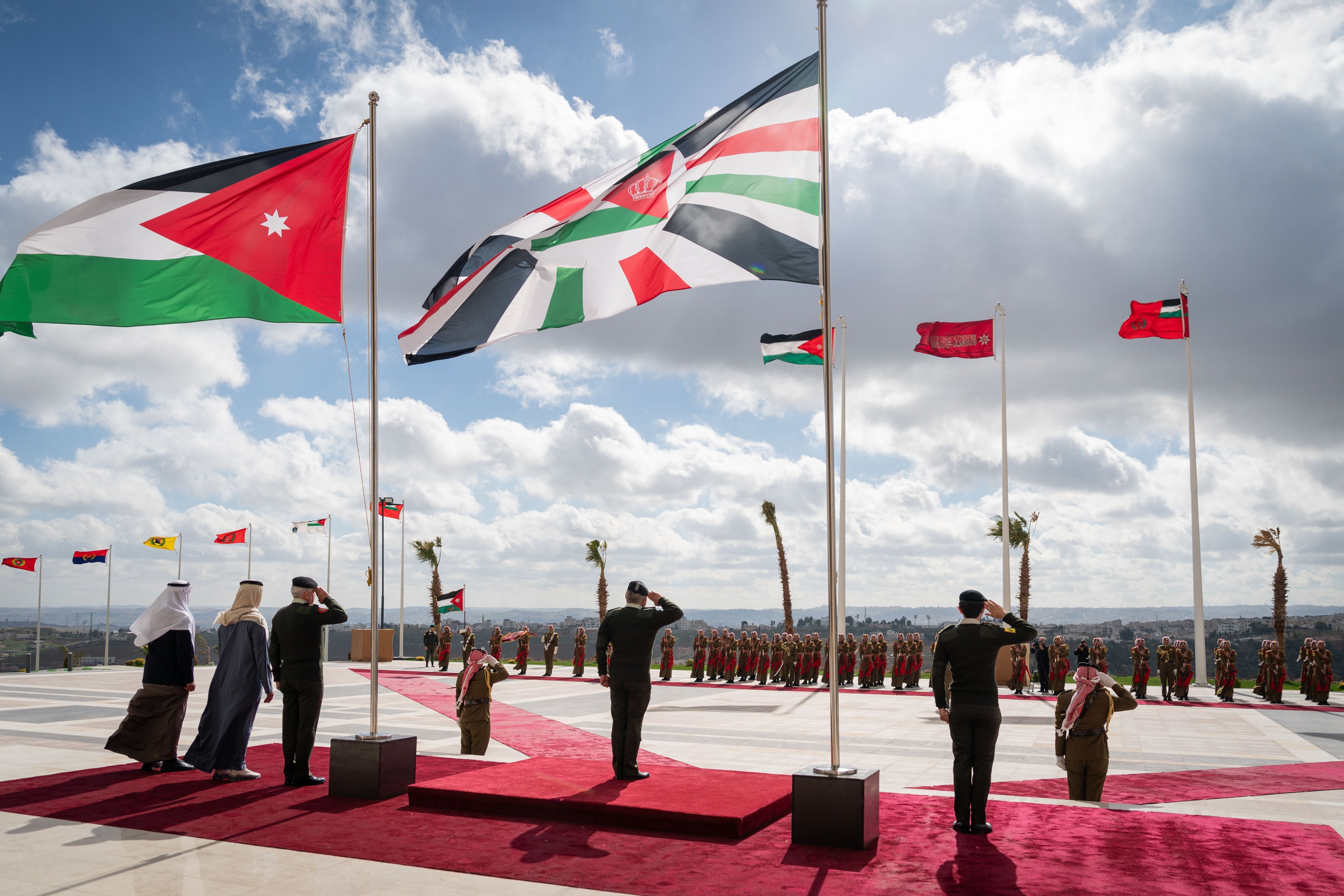 Madar Al-Saa Images 0.6601477054207212