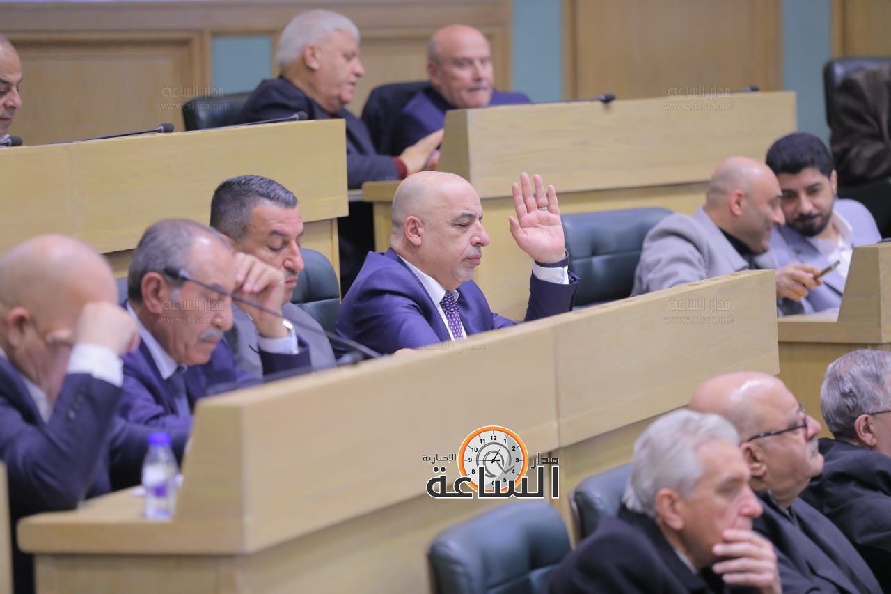 Madar Al-Saa Images 0.558372431787832