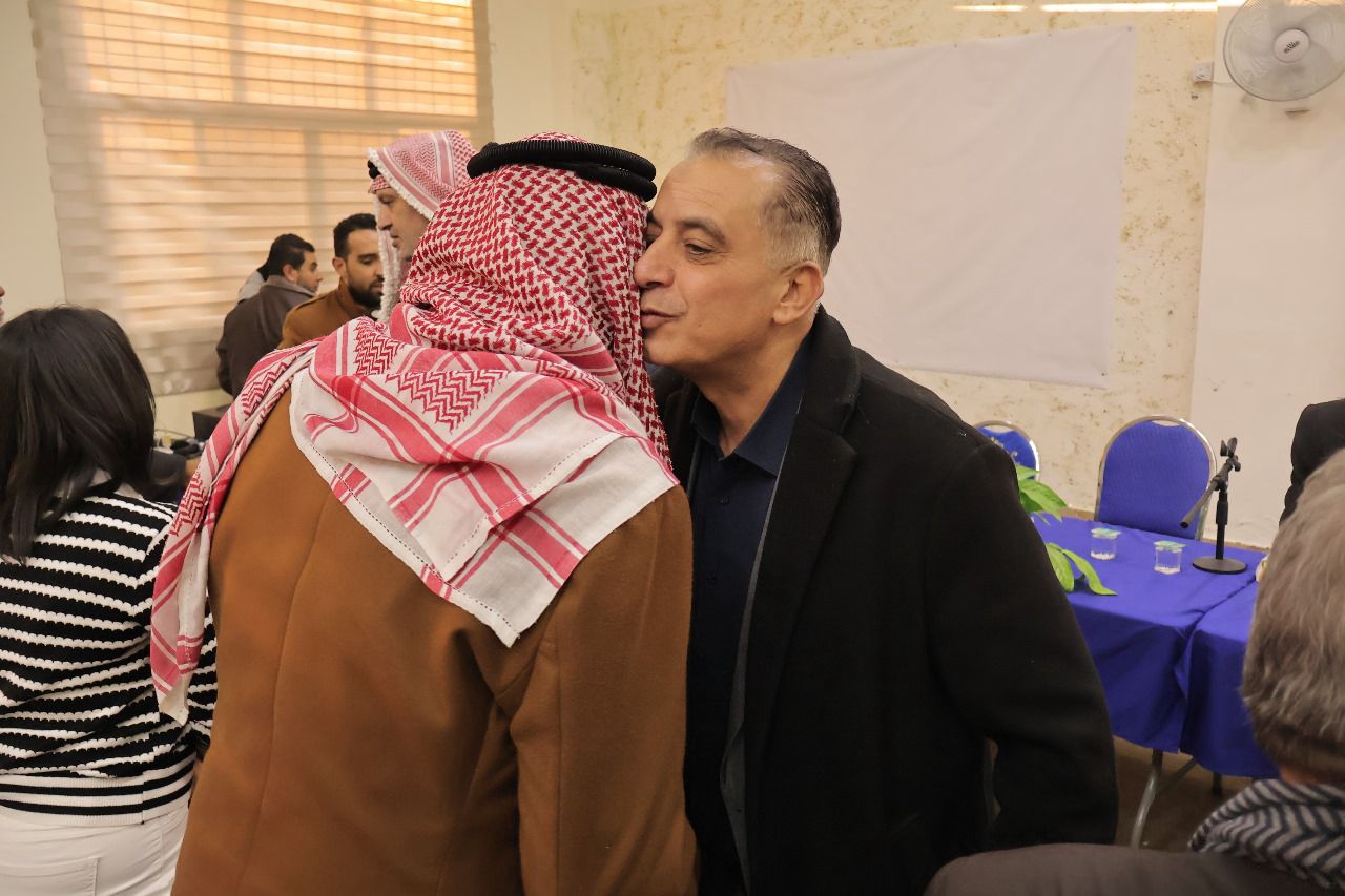 Madar Al-Saa Images 0.385553590583098