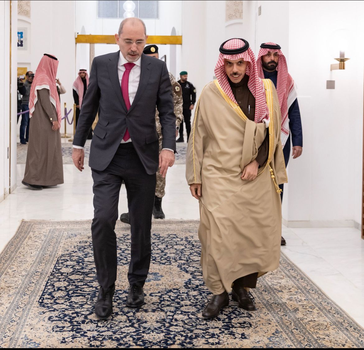 Madar Al-Saa Images 0.9537423862072434