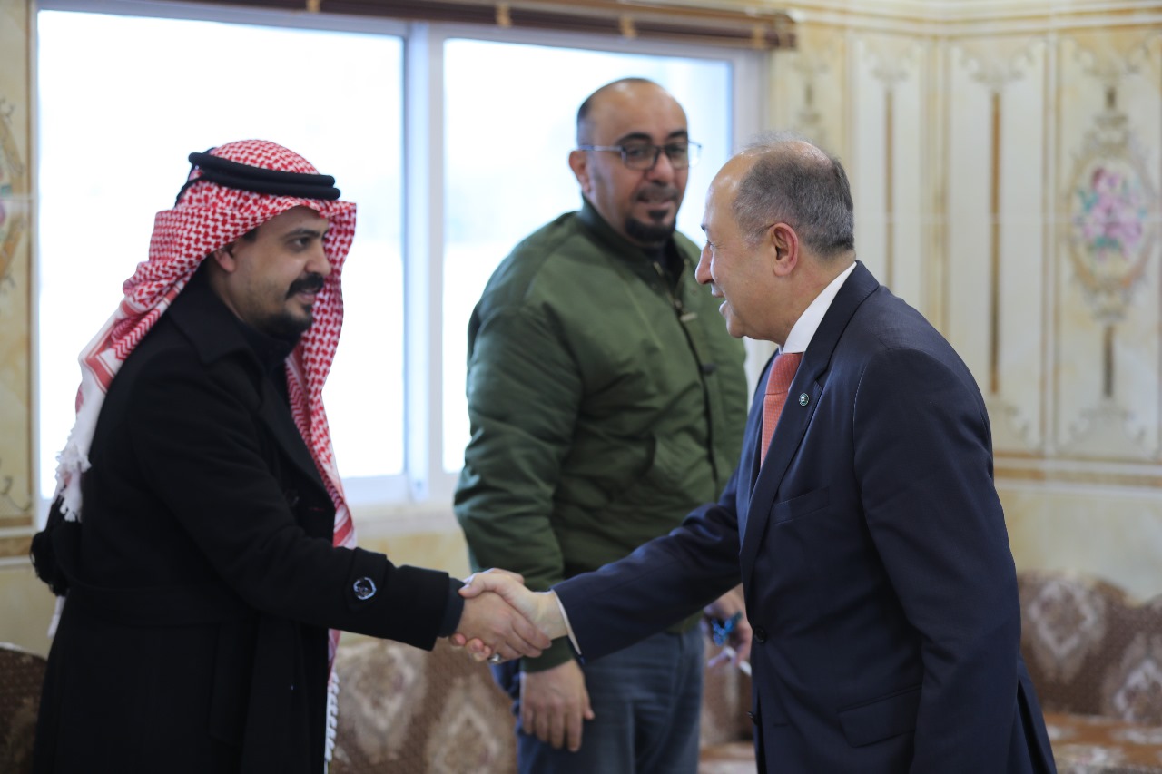 Madar Al-Saa Images 0.3938816156629439