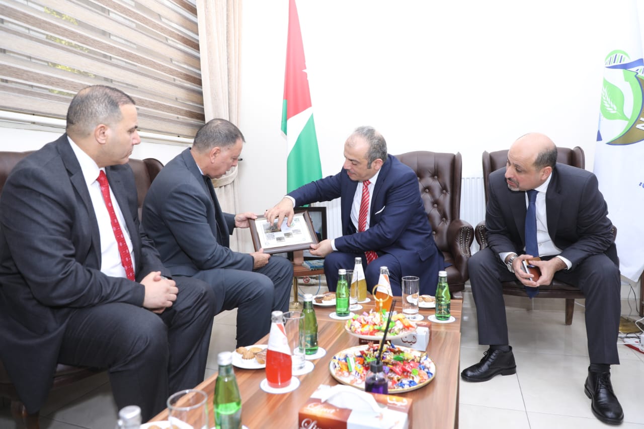 Madar Al-Saa Images 0.4865874410670734