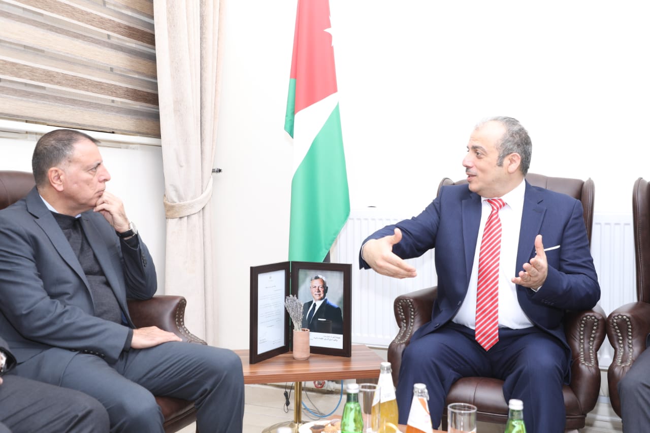 Madar Al-Saa Images 0.25533403252373654