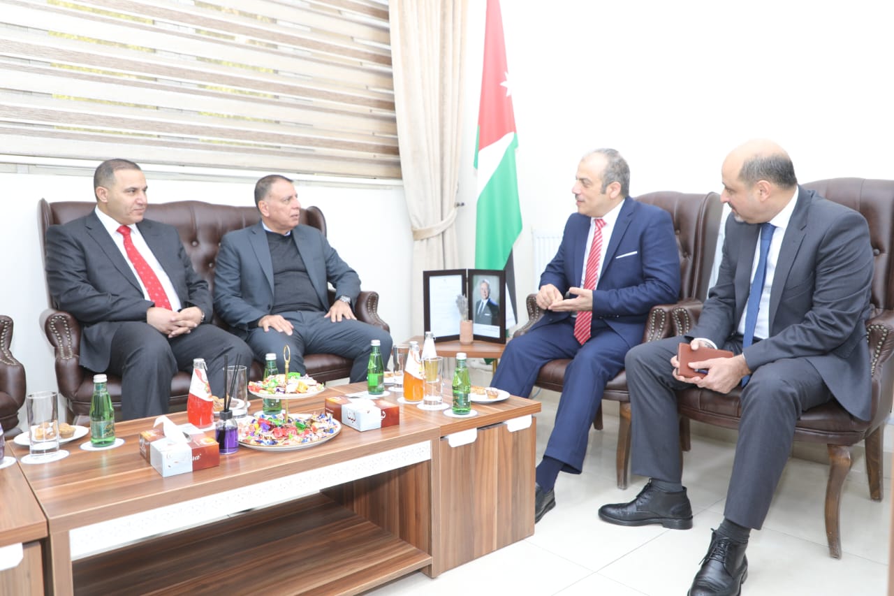 Madar Al-Saa Images 0.4292593375694407