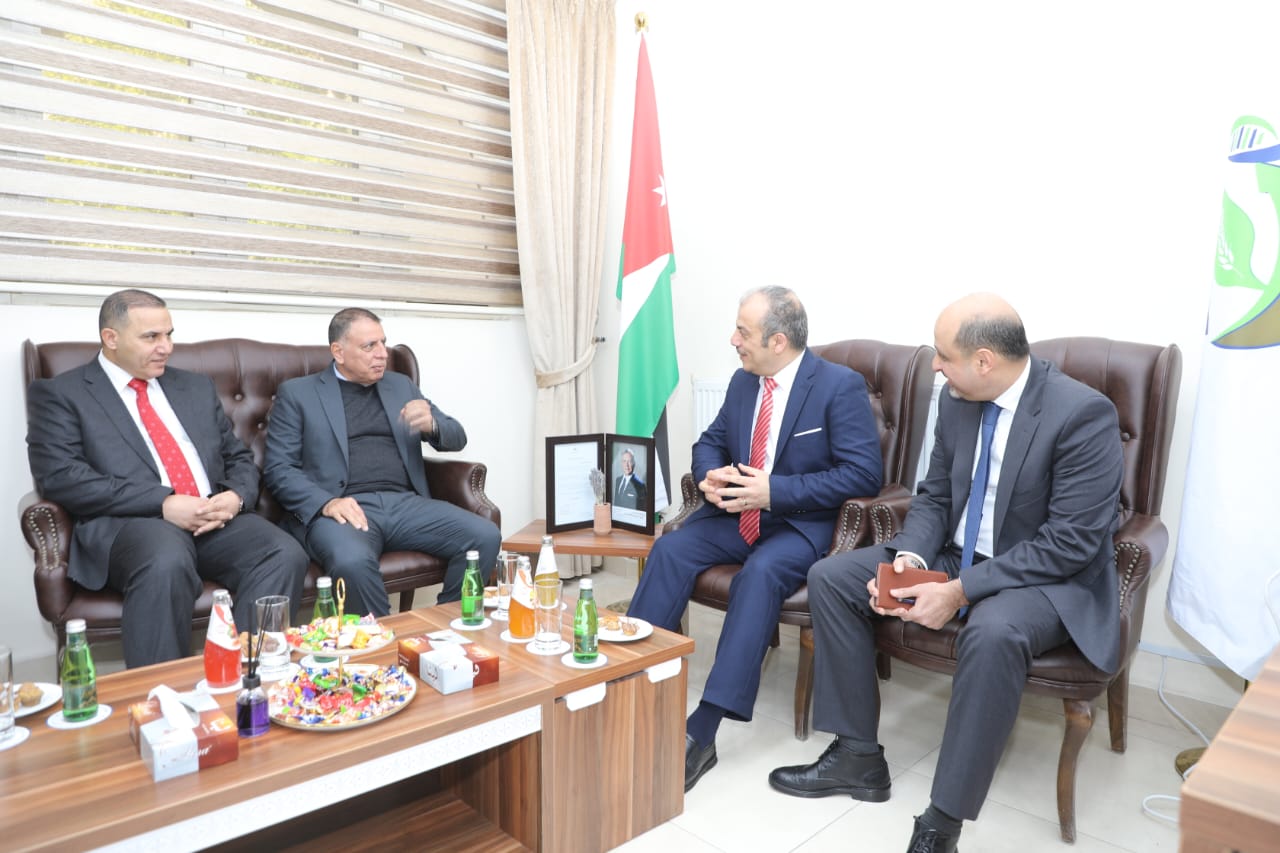 Madar Al-Saa Images 0.4938903240580177