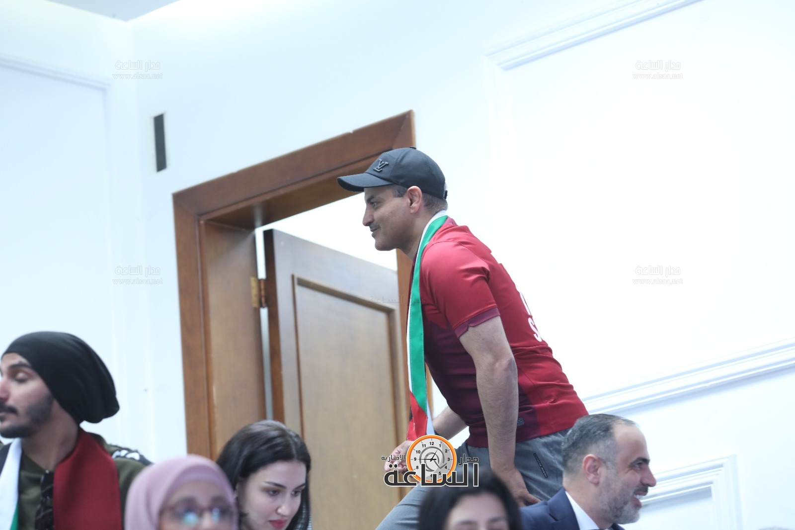 Madar Al-Saa Images 0.7885907749838523