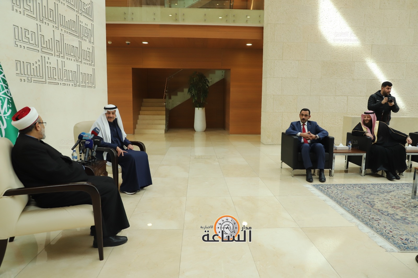 Madar Al-Saa Images 0.4820546520655571