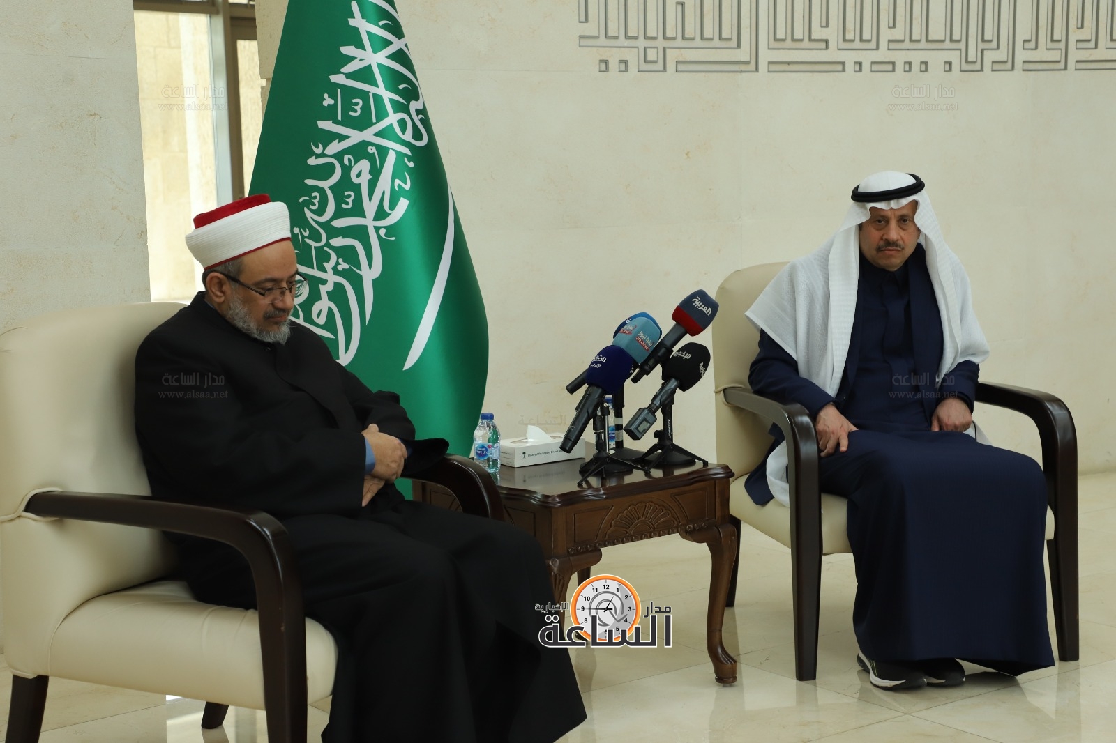 Madar Al-Saa Images 0.14419682513409815