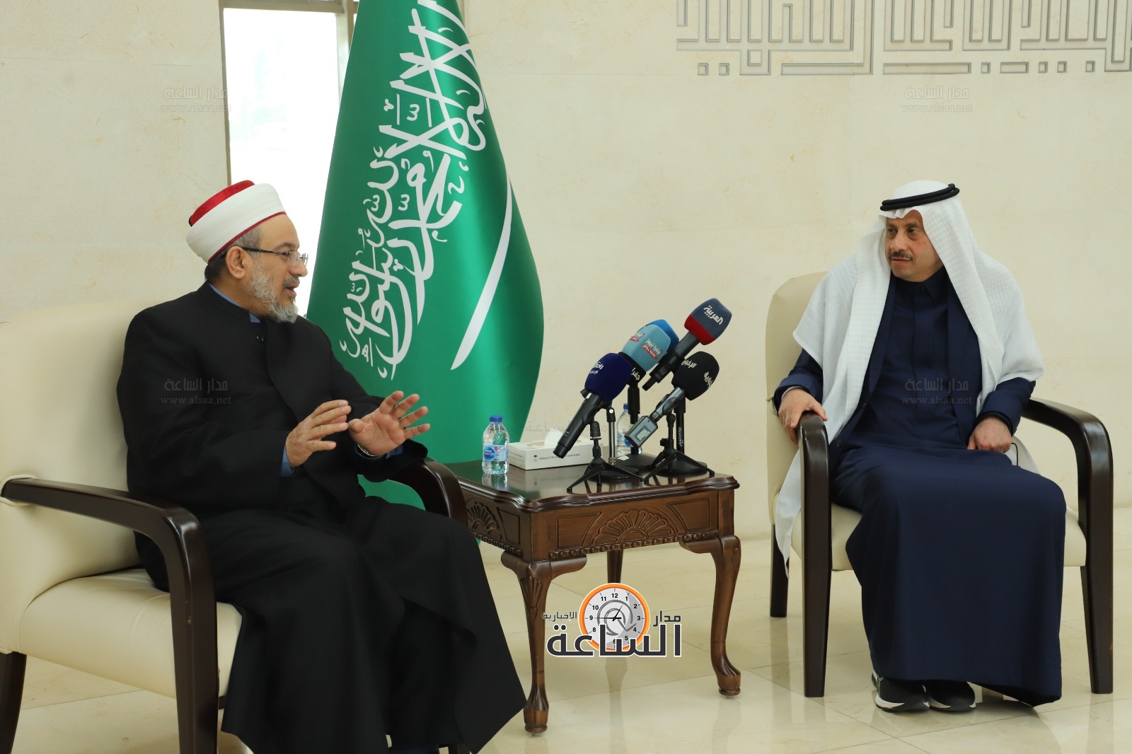 Madar Al-Saa Images 0.0006515381948033472