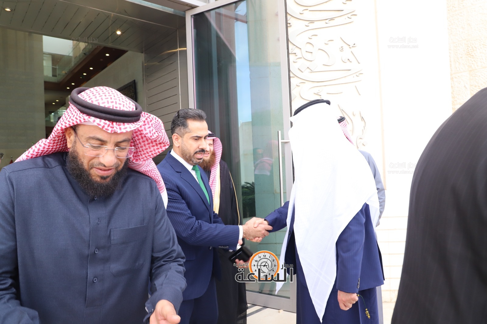 Madar Al-Saa Images 0.8523531589043678