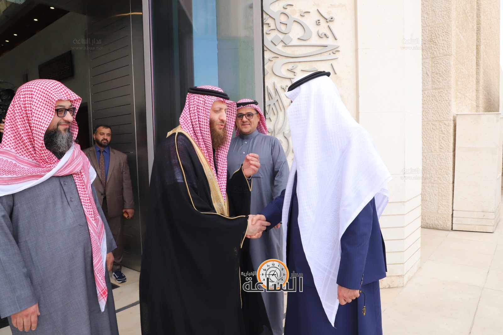 Madar Al-Saa Images 0.3560616885527814