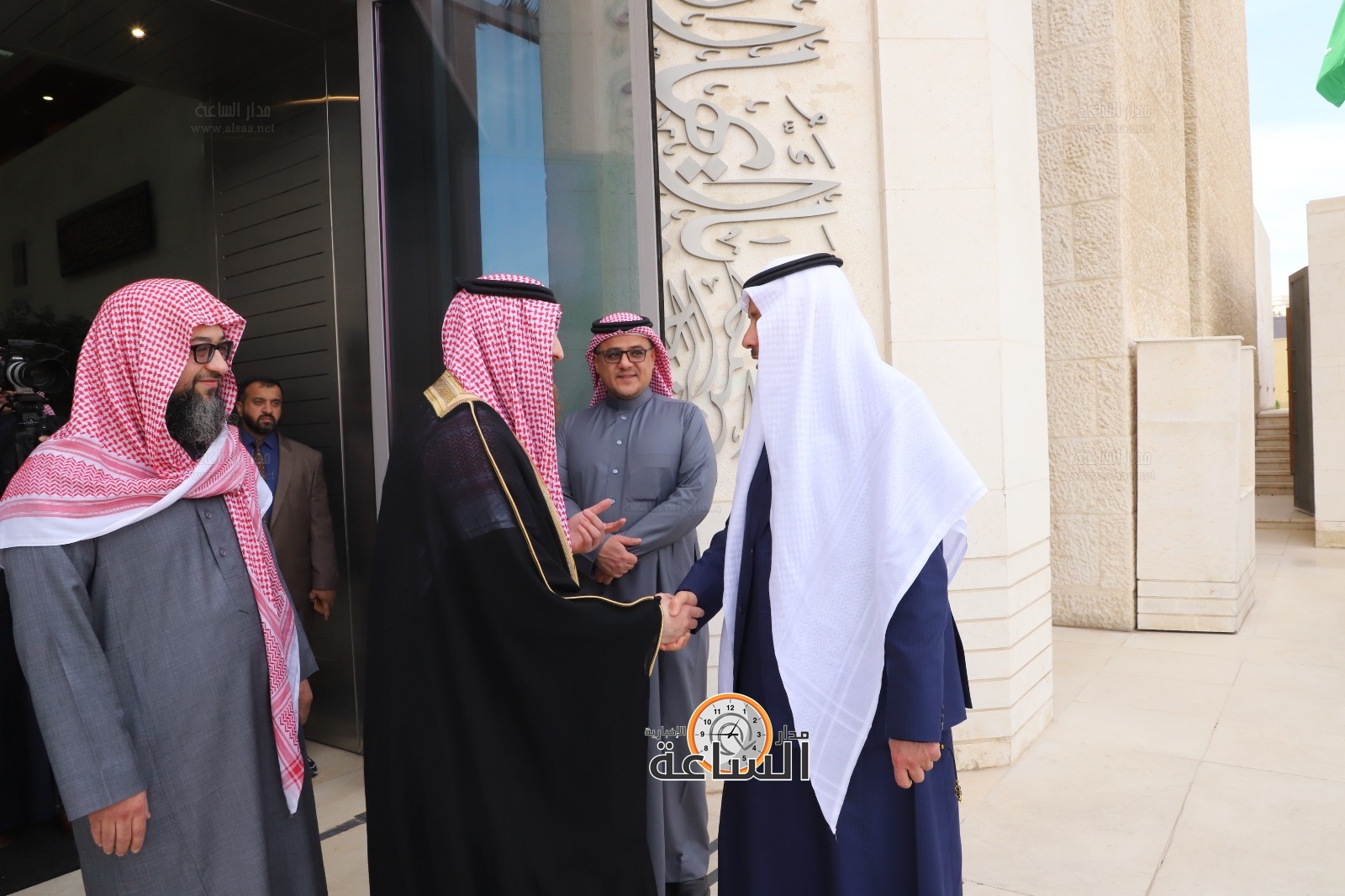 Madar Al-Saa Images 0.2841715414995529