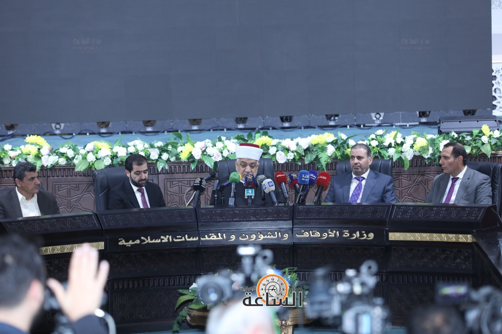 Madar Al-Saa Images 0.4760888067456299