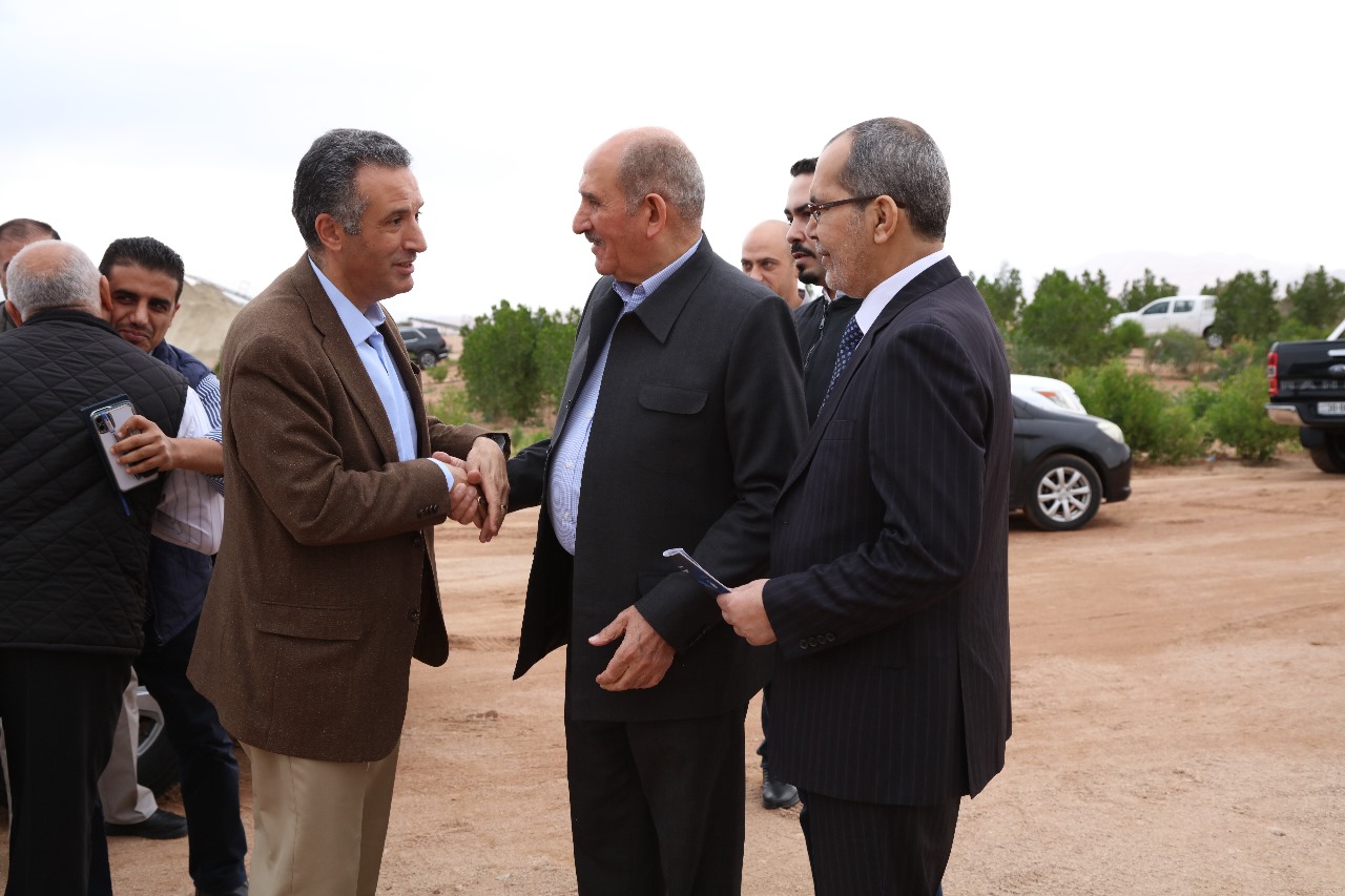 Madar Al-Saa Images 0.7228553667945945