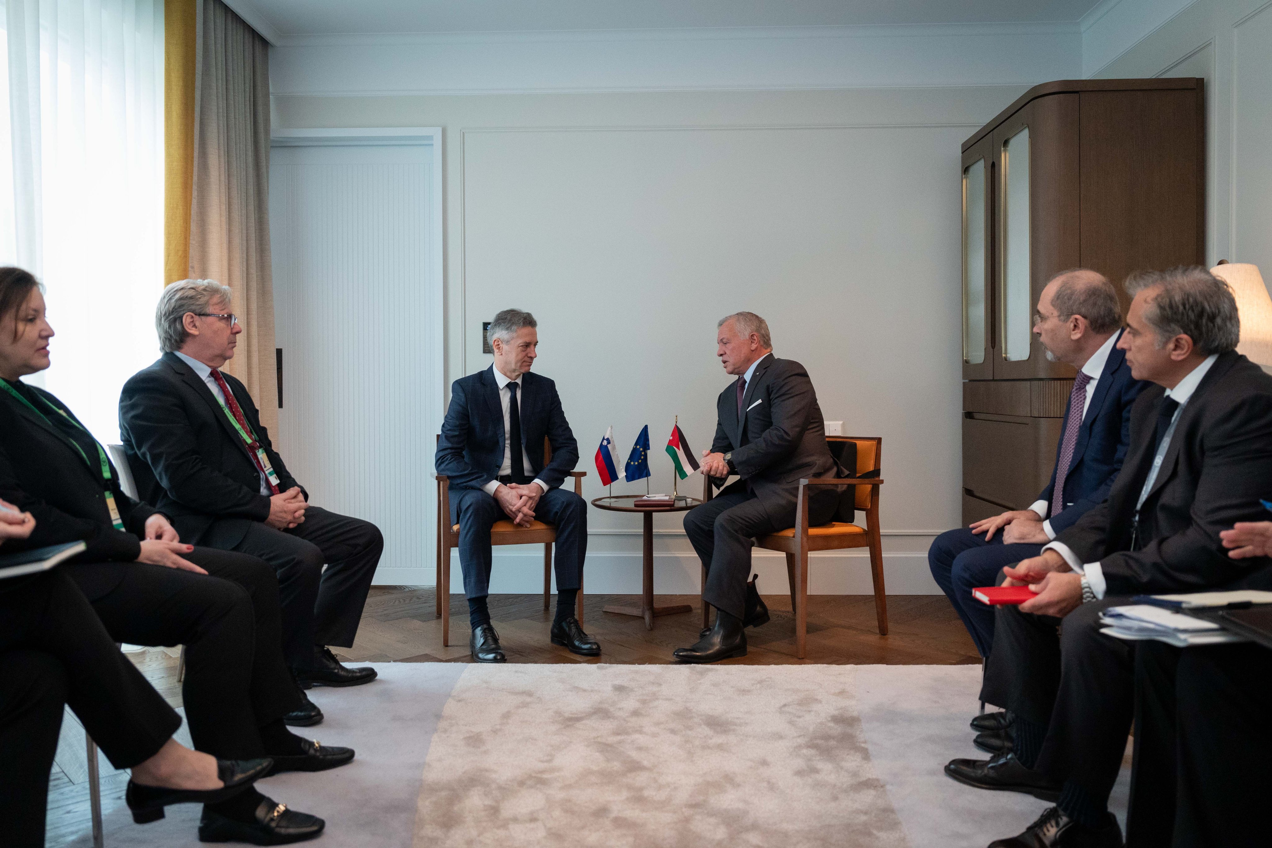 Madar Al-Saa Images 0.8603991811788212