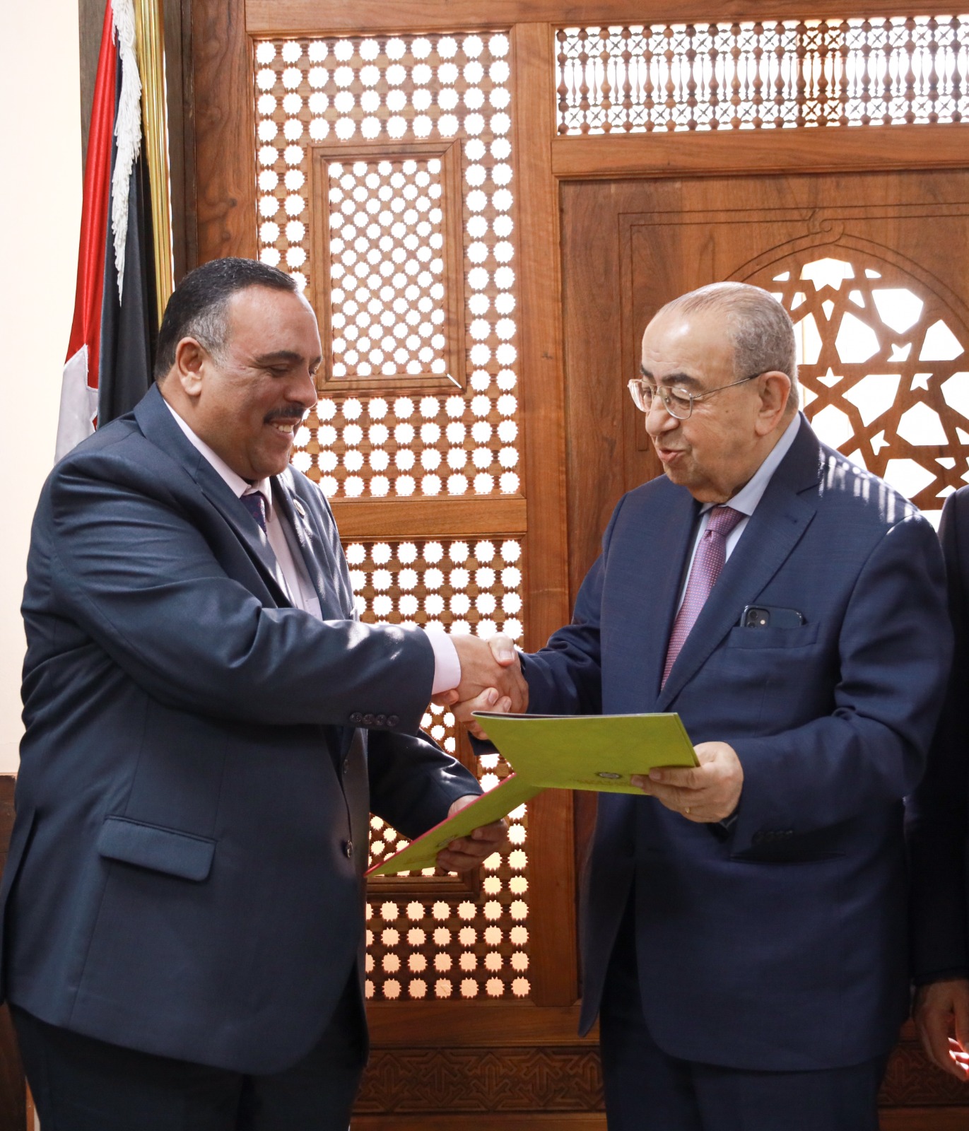 Madar Al-Saa Images 0.13162121343644473