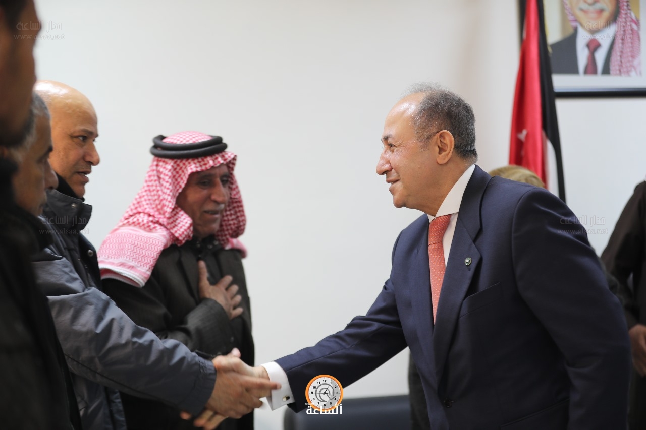 Madar Al-Saa Images 0.8998281960067813