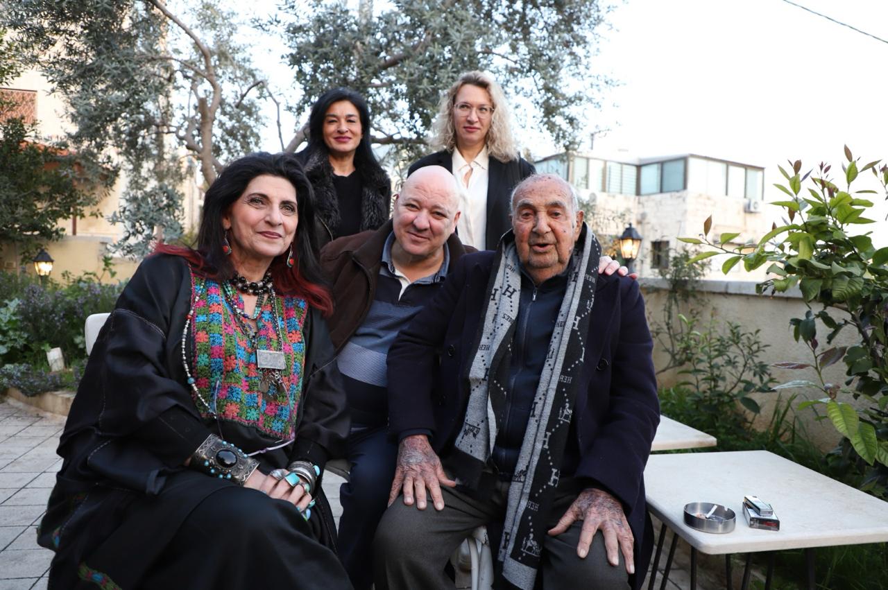 Madar Al-Saa Images 0.6945889614880736