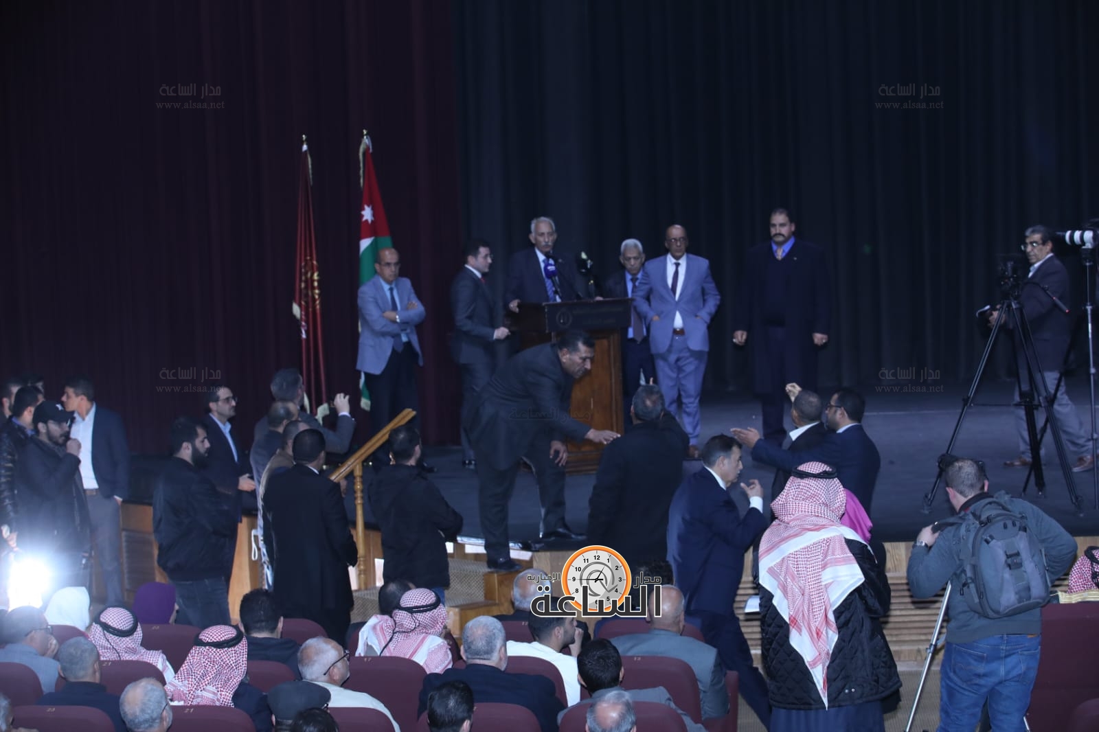 Madar Al-Saa Images 0.8429448916019406