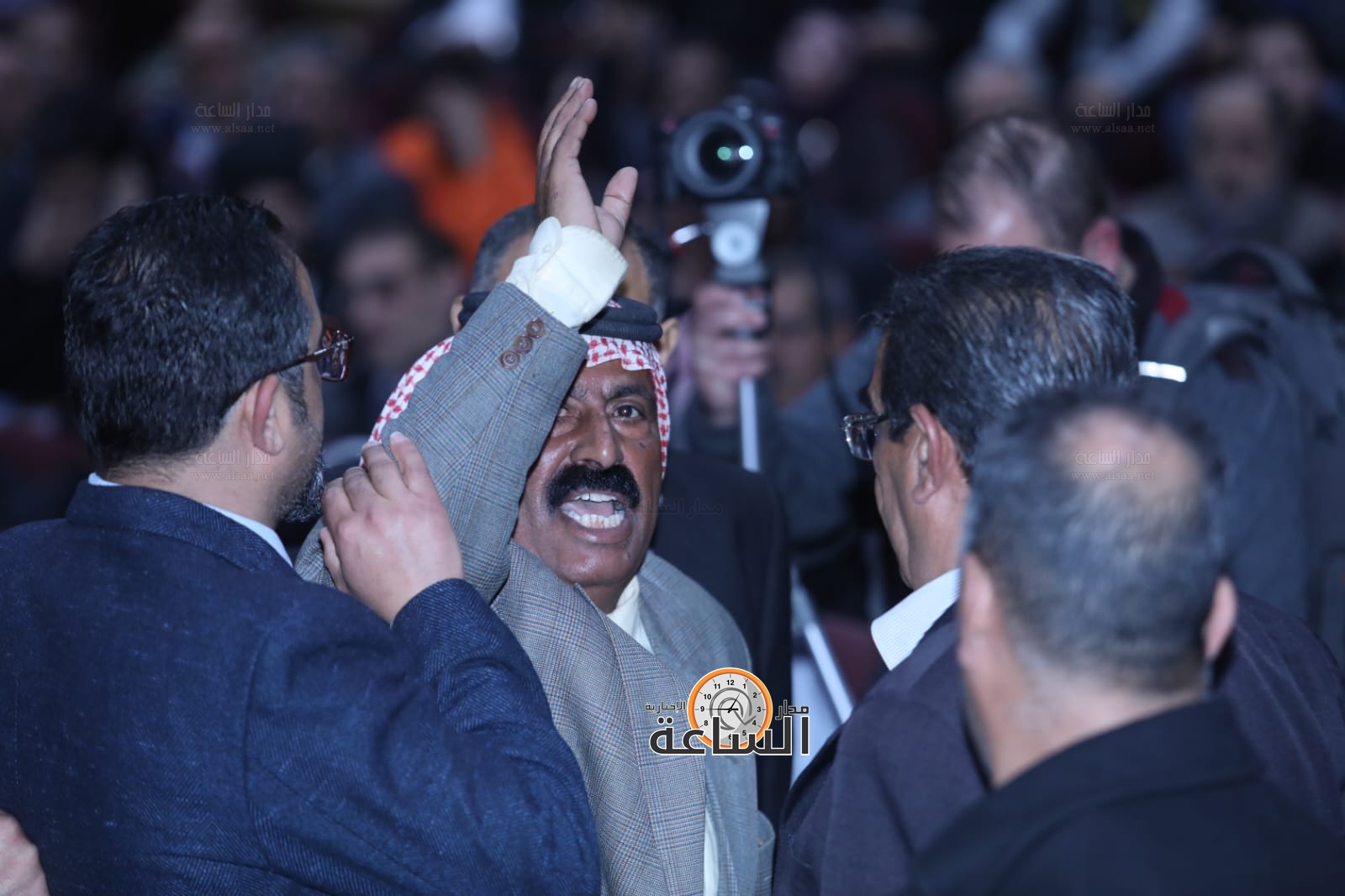 Madar Al-Saa Images 0.41093396132125193