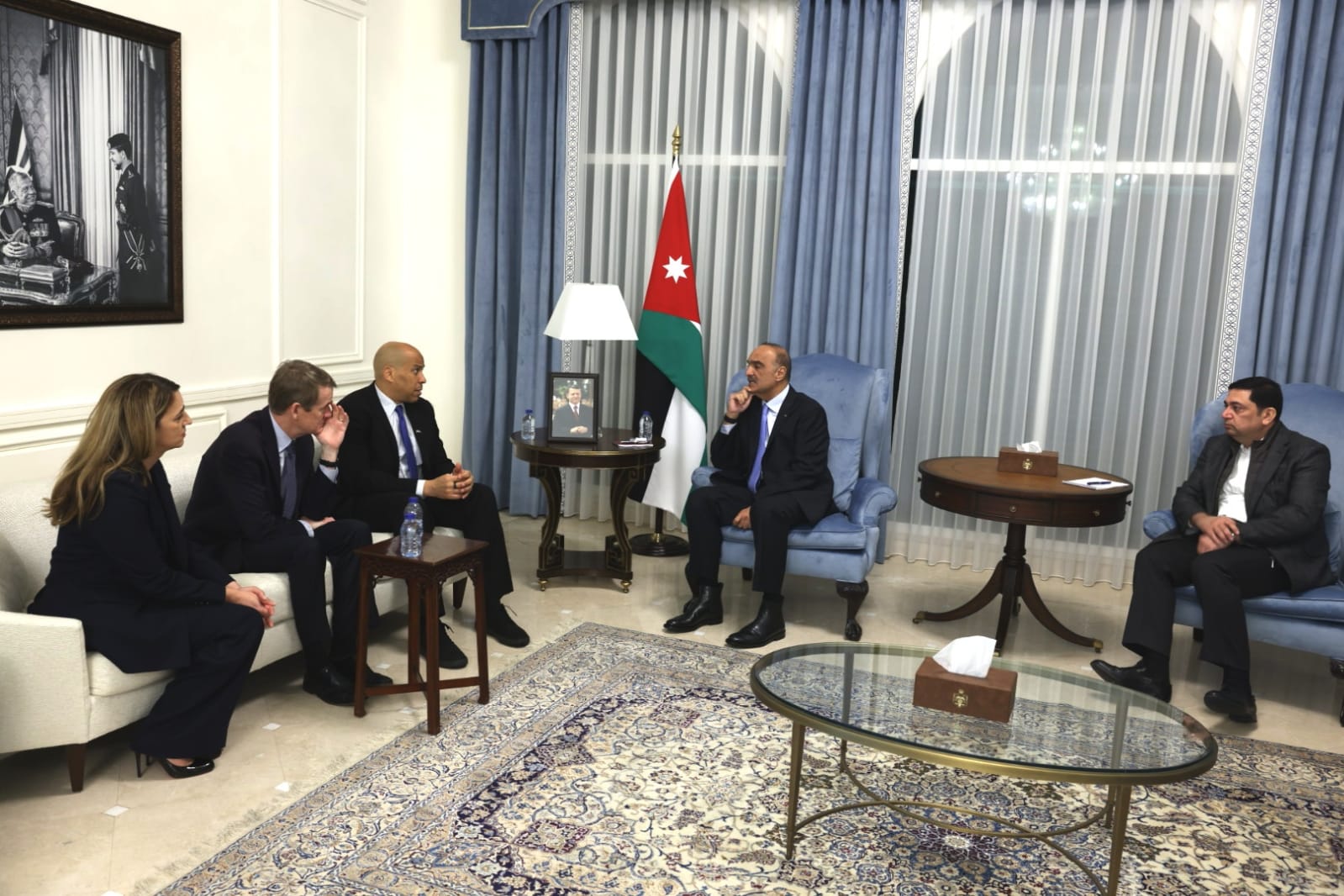 Madar Al-Saa Images 0.4327396488871169