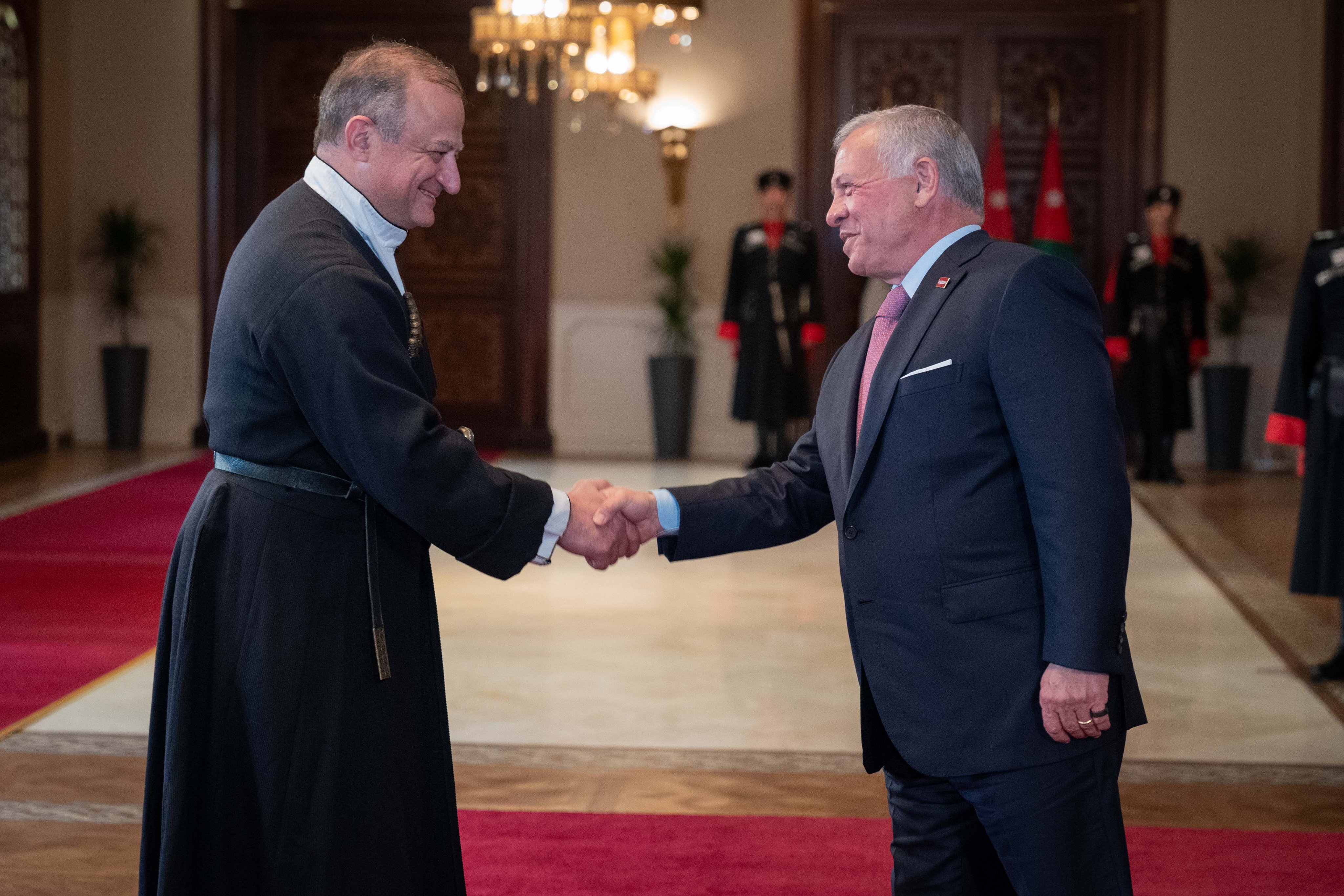 Madar Al-Saa Images 0.822640802466815