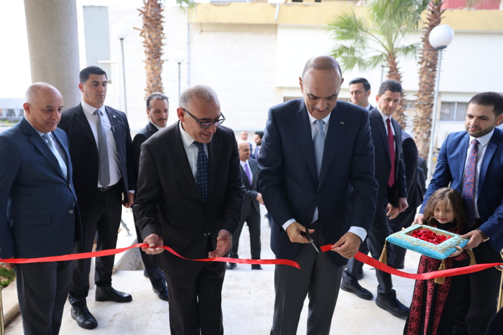 Madar Al-Saa Images 0.9640644321496206