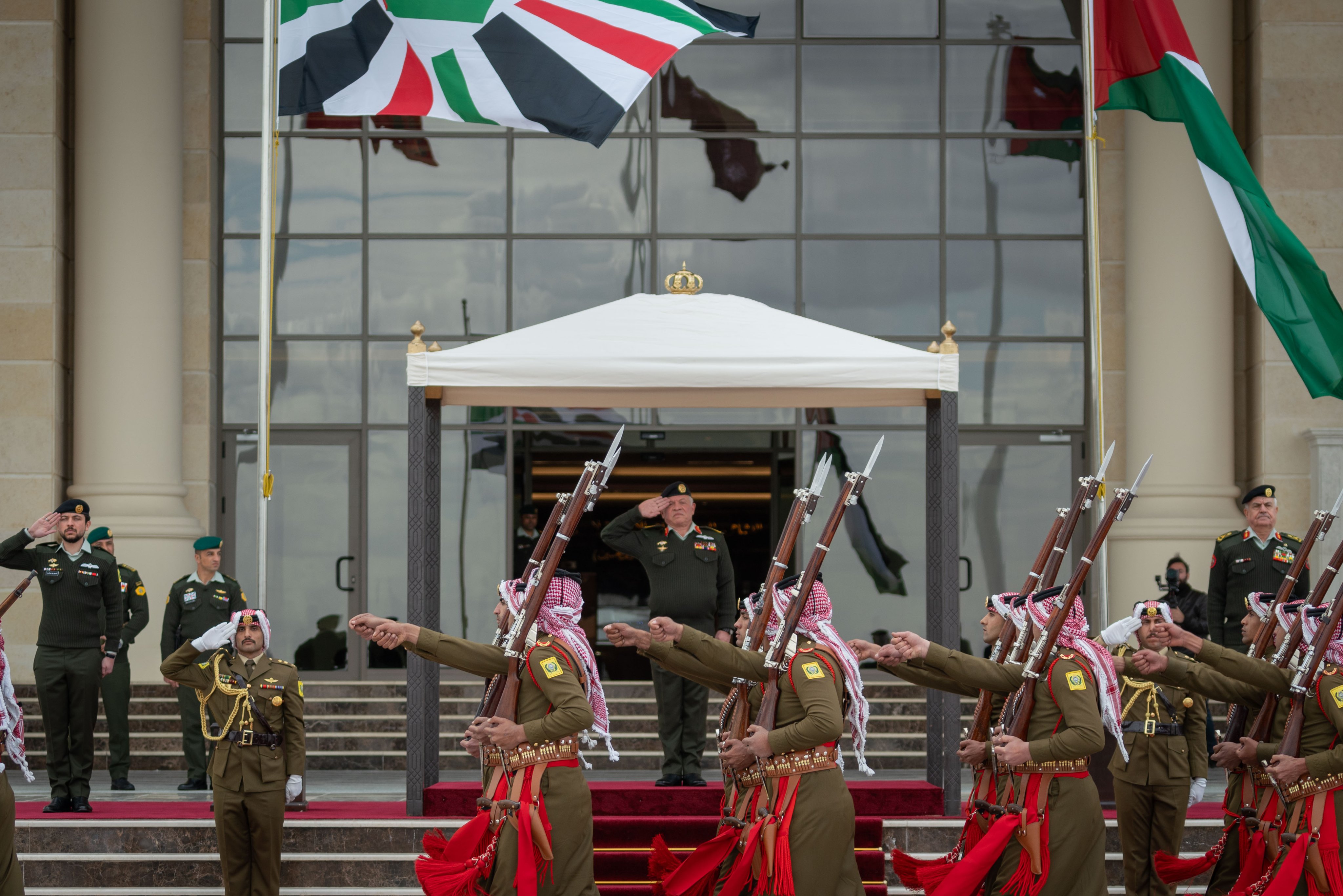 Madar Al-Saa Images 0.12264862066095983