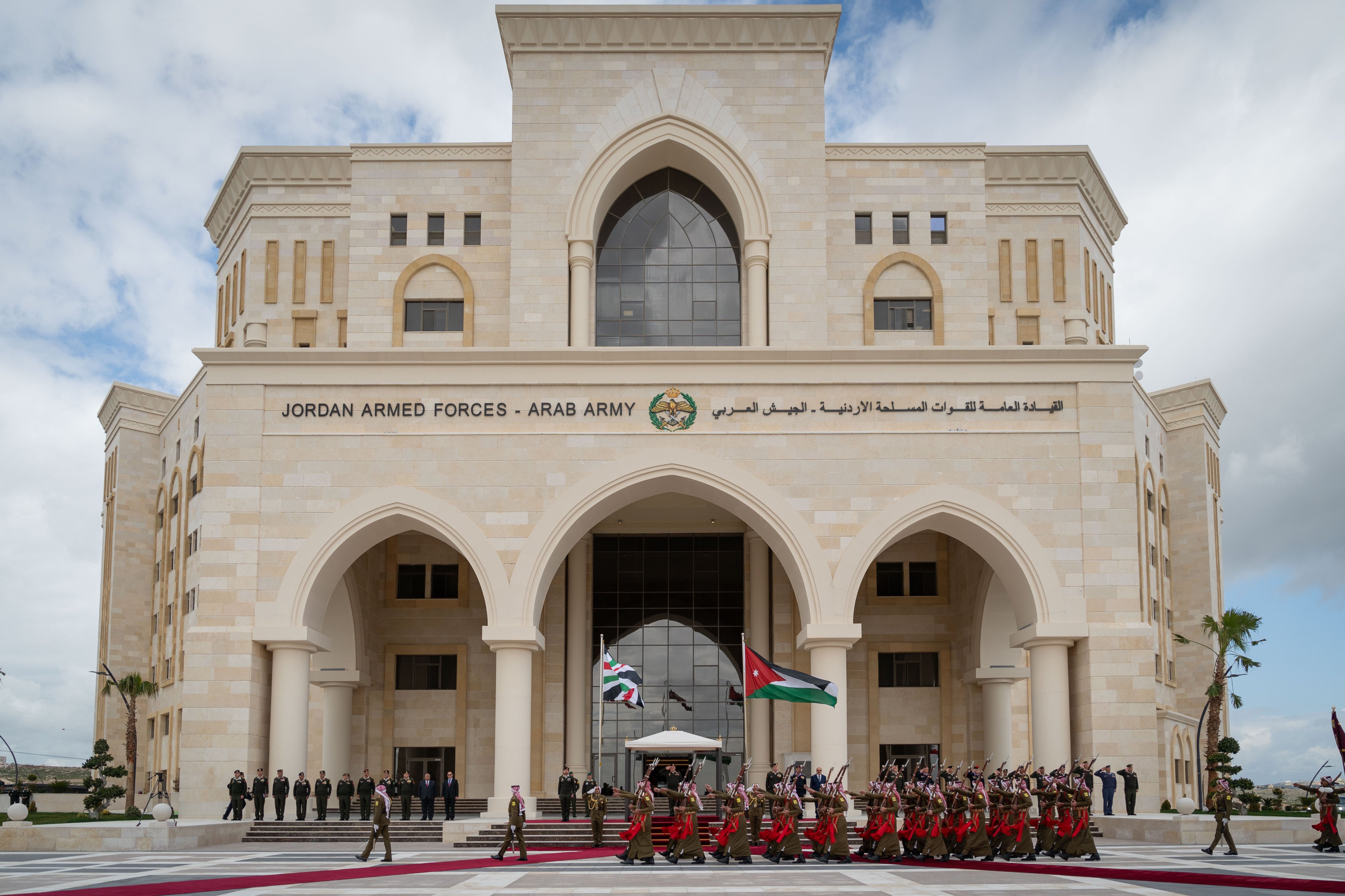 Madar Al-Saa Images 0.35442745064039705