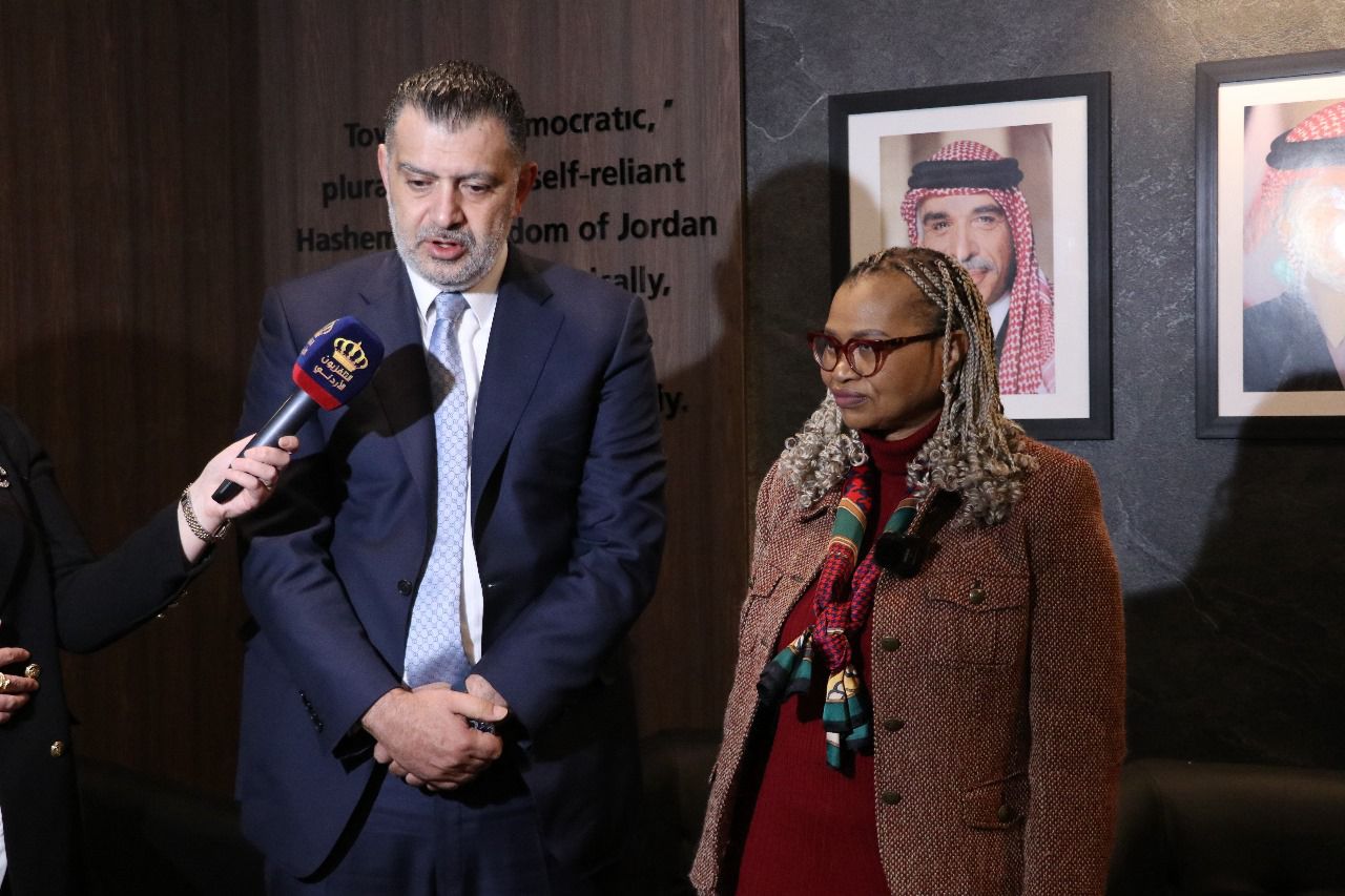 Madar Al-Saa Images 0.5758586229232956