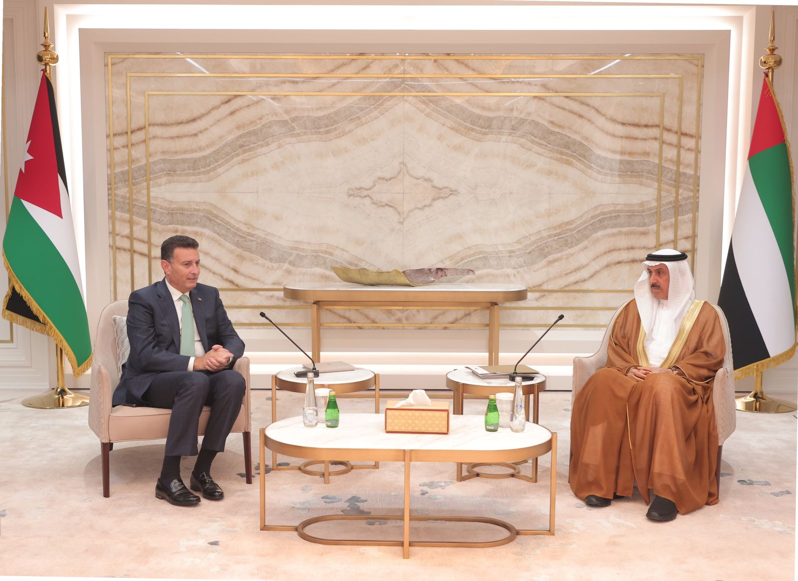 Madar Al-Saa Images 0.4037265323452375