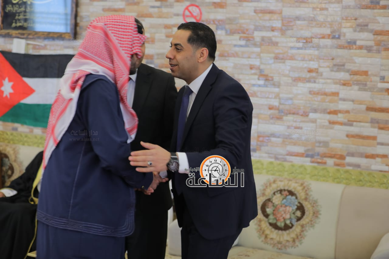 Madar Al-Saa Images 0.489558107498387