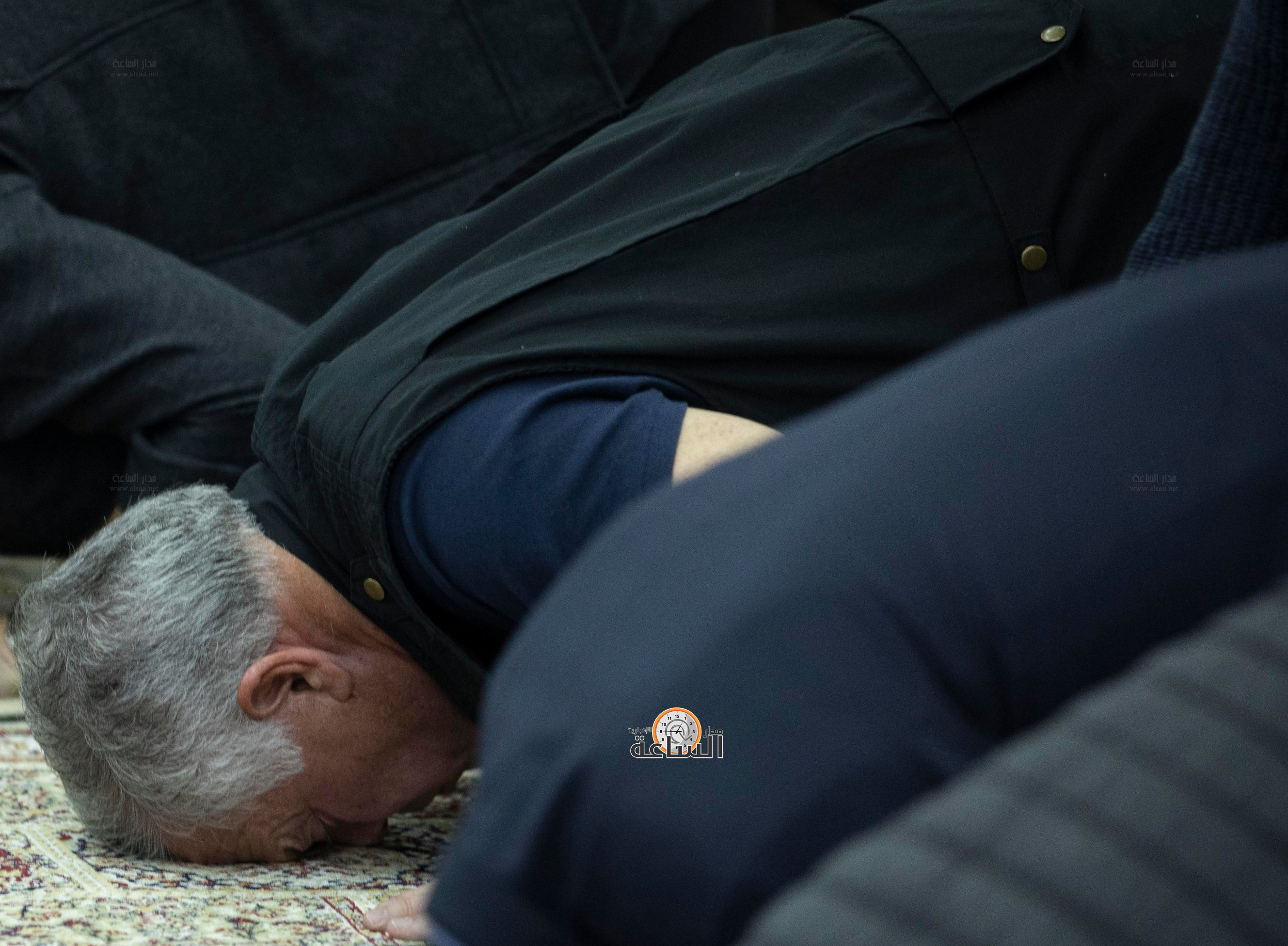 الملك عبدالله الثاني يؤدي الصلاة